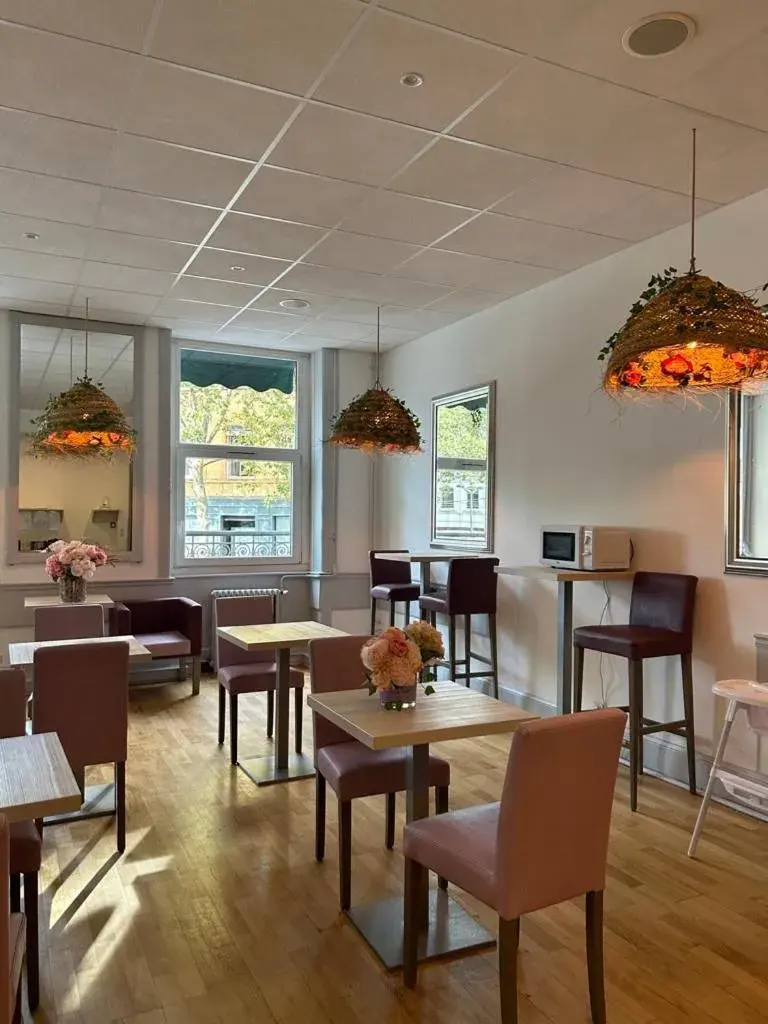 Restaurant/Places to Eat in Hôtel de la Croix-Rousse