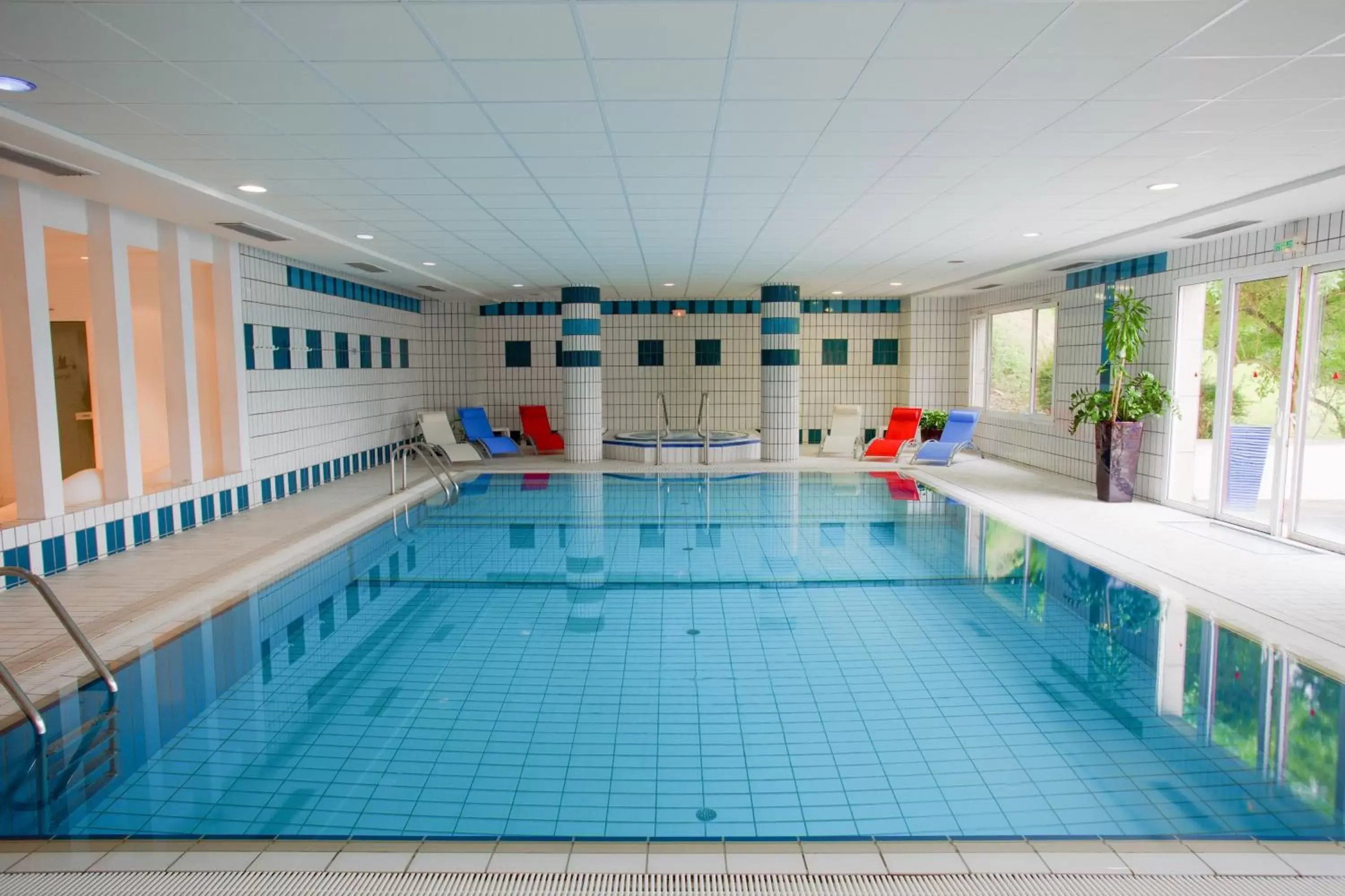 Day, Swimming Pool in Hôtel Spa Du Béryl