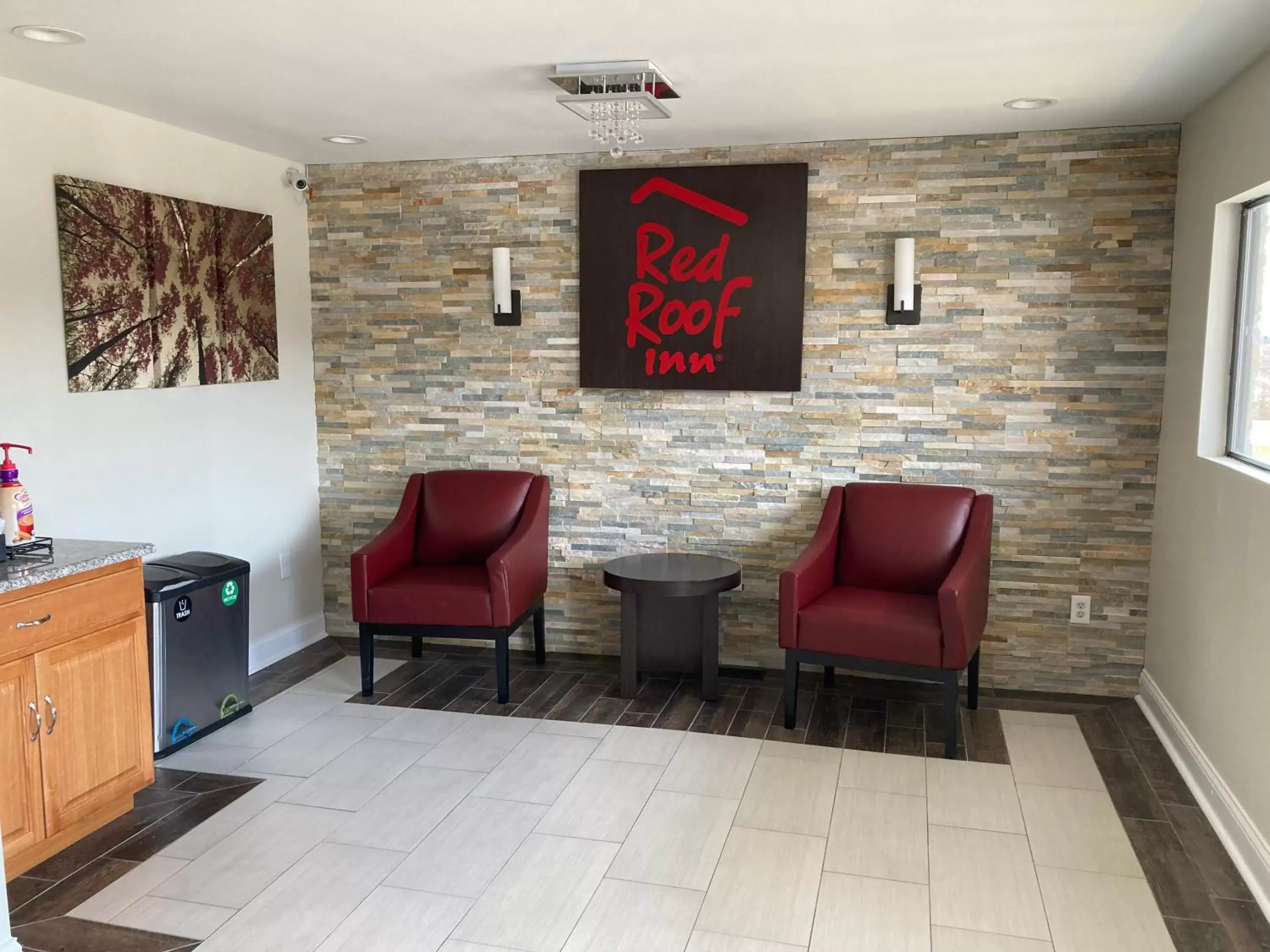 Lobby or reception, Seating Area in Red Roof Inn Walton - Richwood