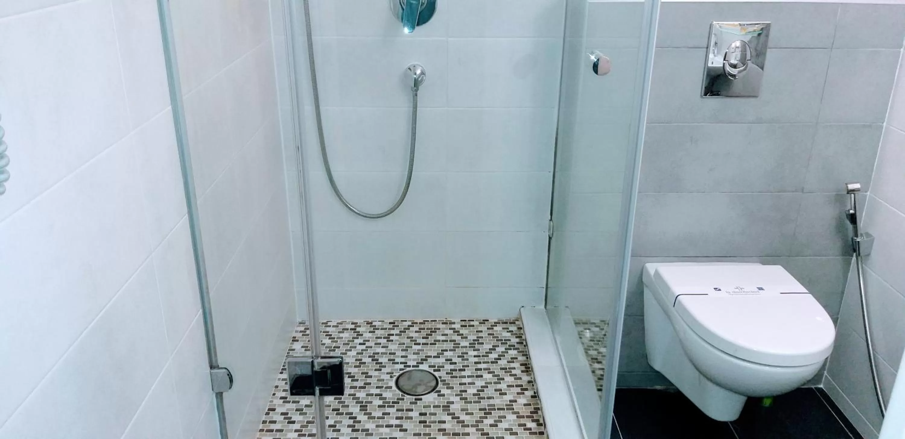 Shower in Shalanda