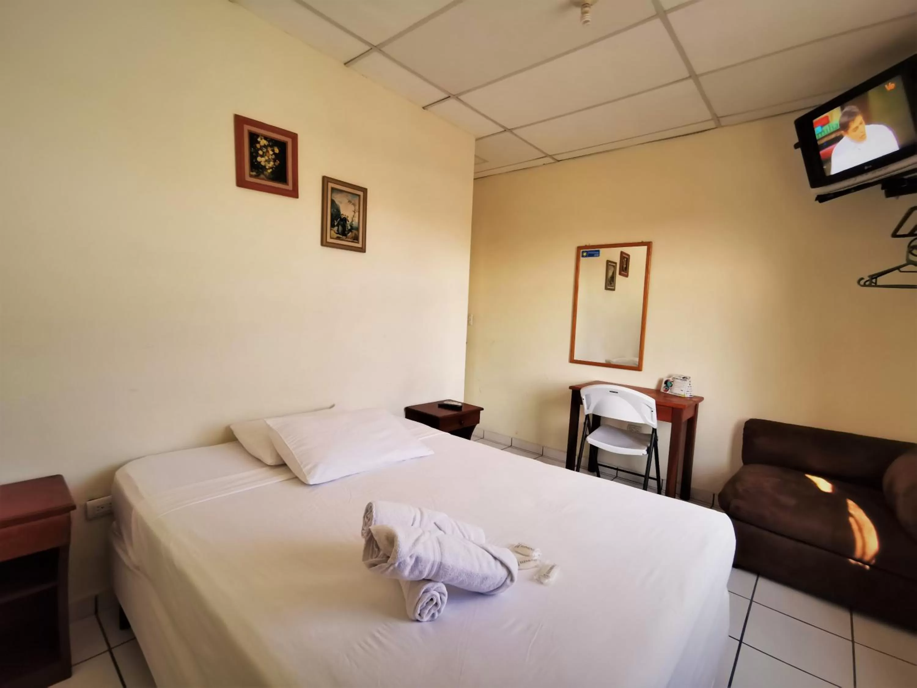 Property building, Bed in Hotel Armonía Hostal