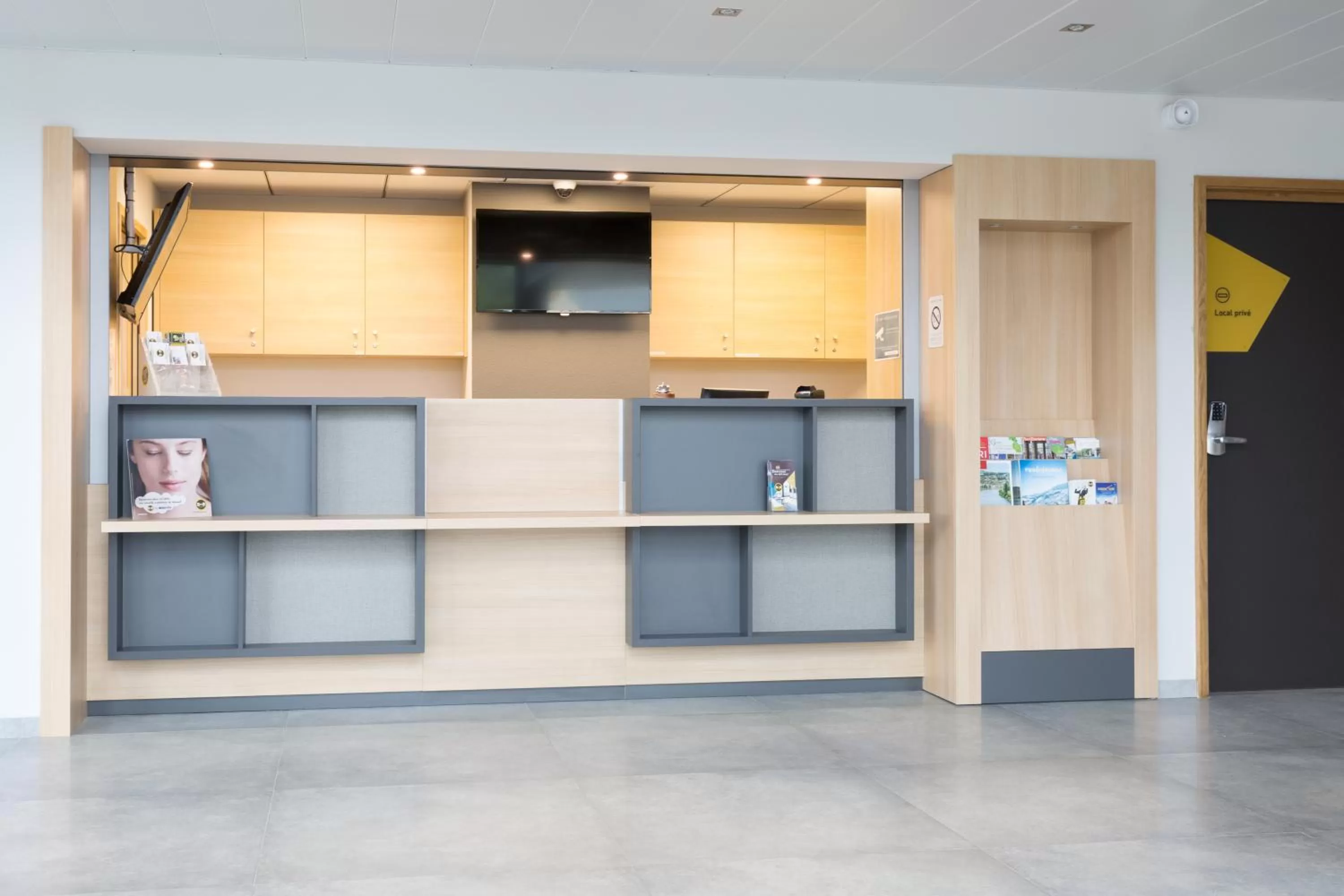 Lobby or reception in B&B HOTEL Longwy Porte du Luxembourg