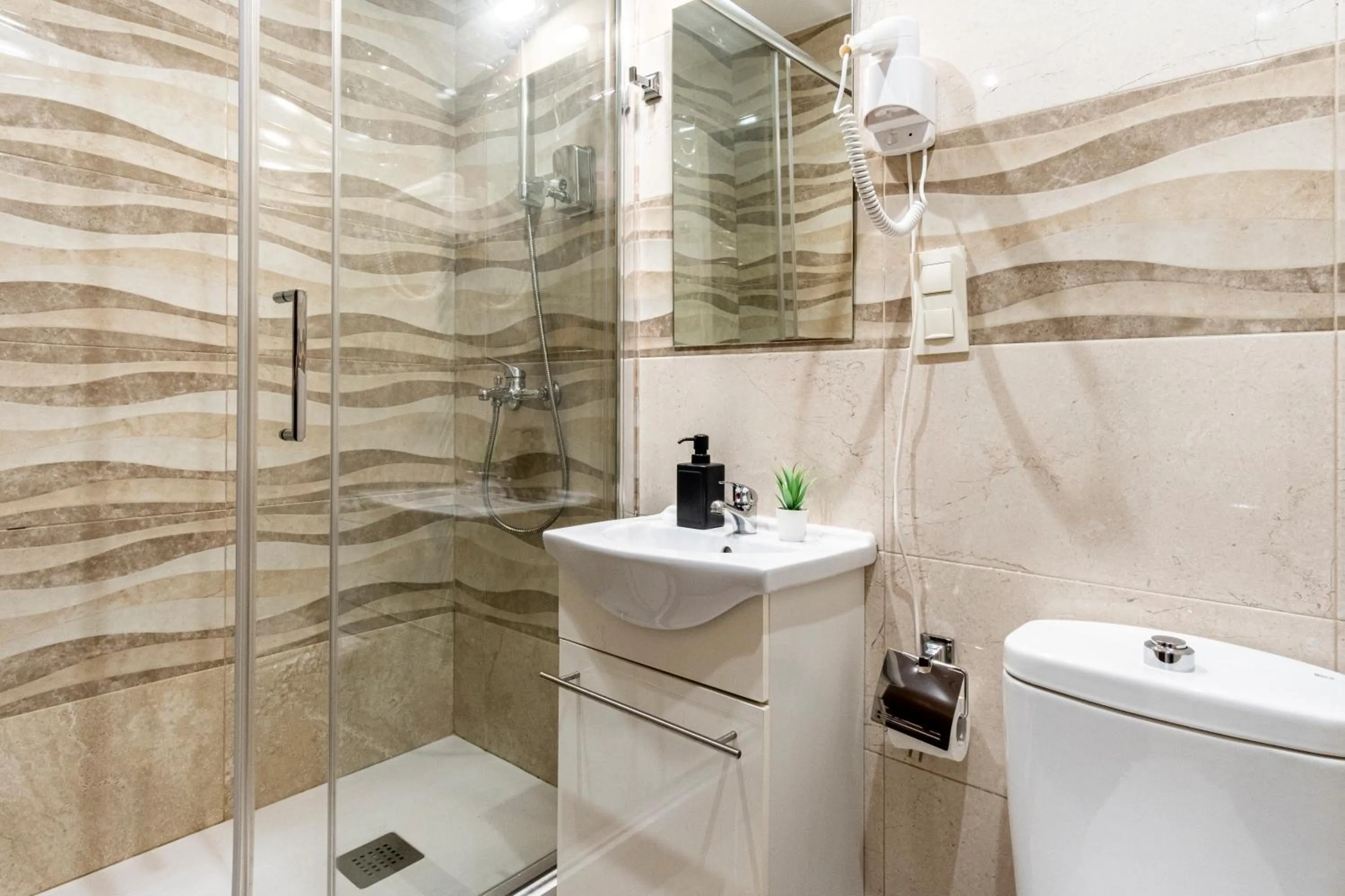 Bathroom in Hostal Rincón de Sol - Centro Madrid - Self Checkin