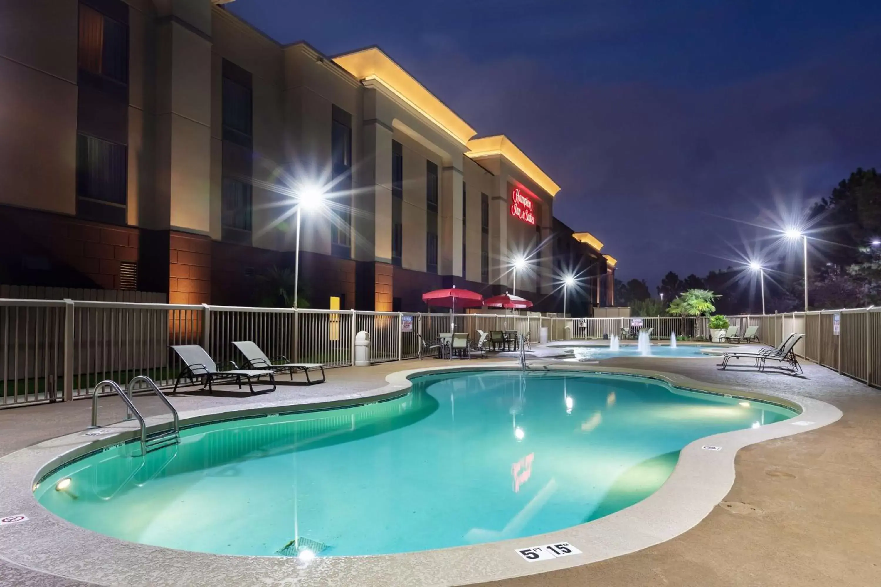 Pool view, Swimming Pool in Hampton Inn & Suites Baton Rouge - I-10 East