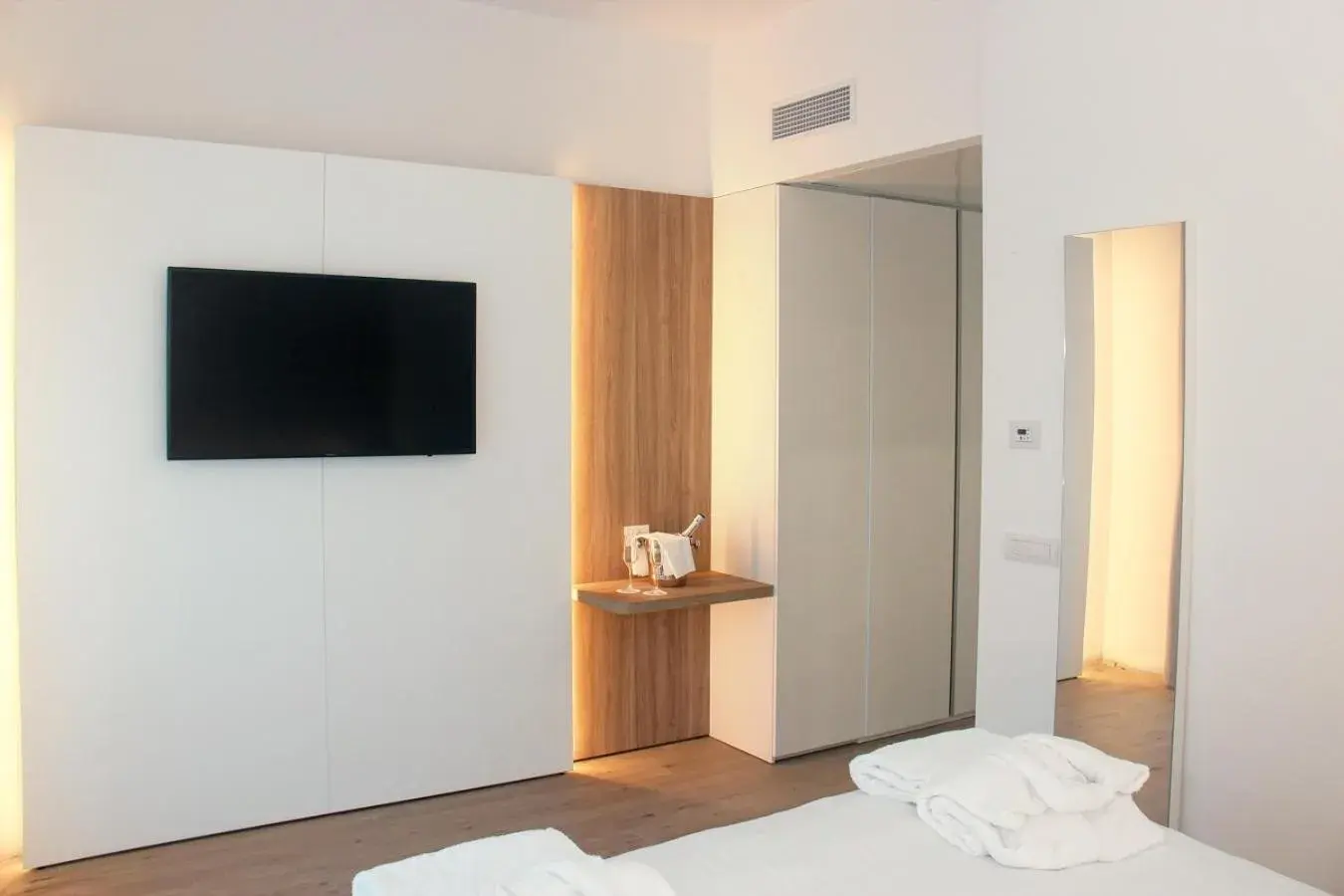 Bed, TV/Entertainment Center in Toscana Charme Resort