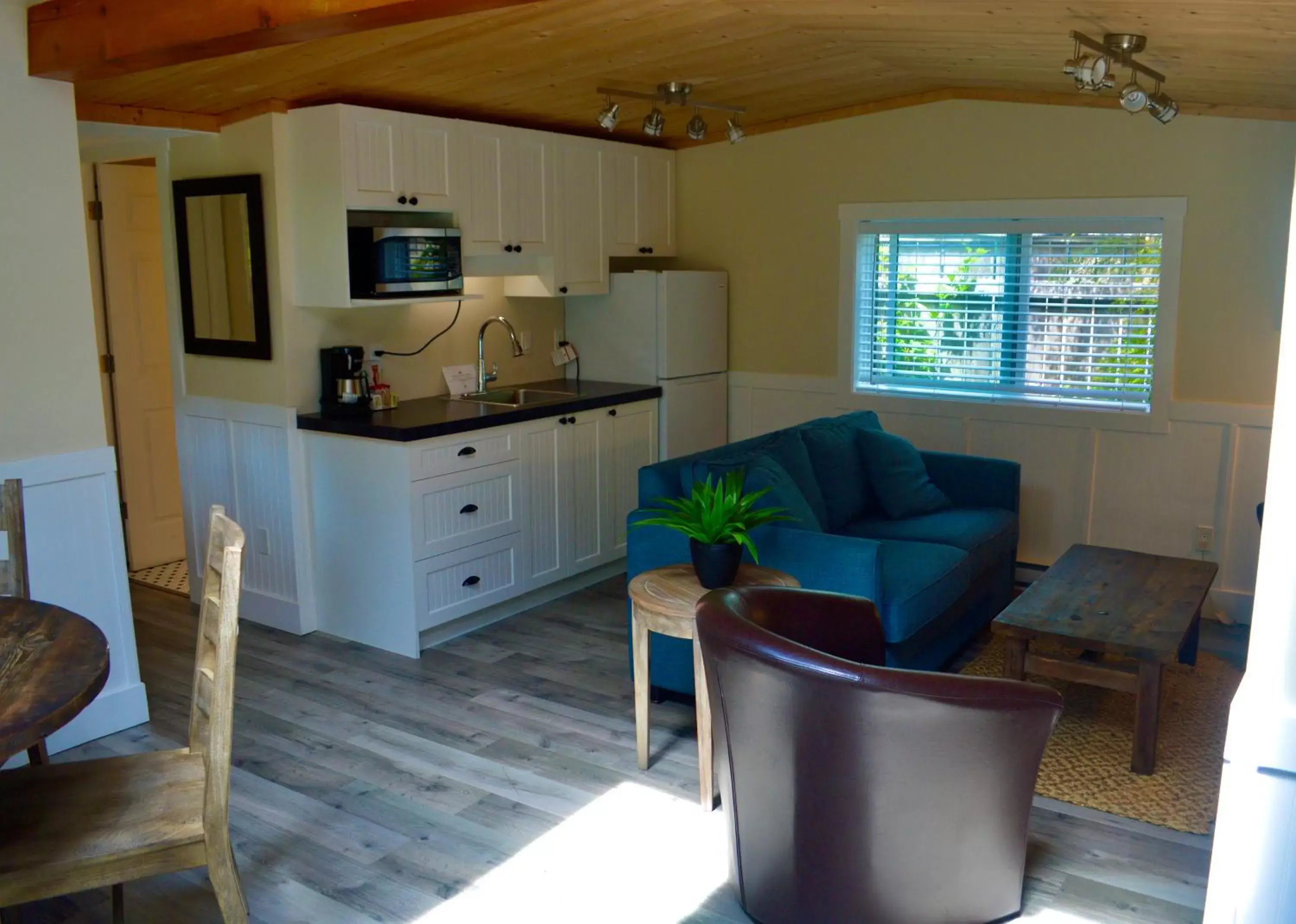 Kitchen or kitchenette, Kitchen/Kitchenette in Wild Coast Wilderness Resort
