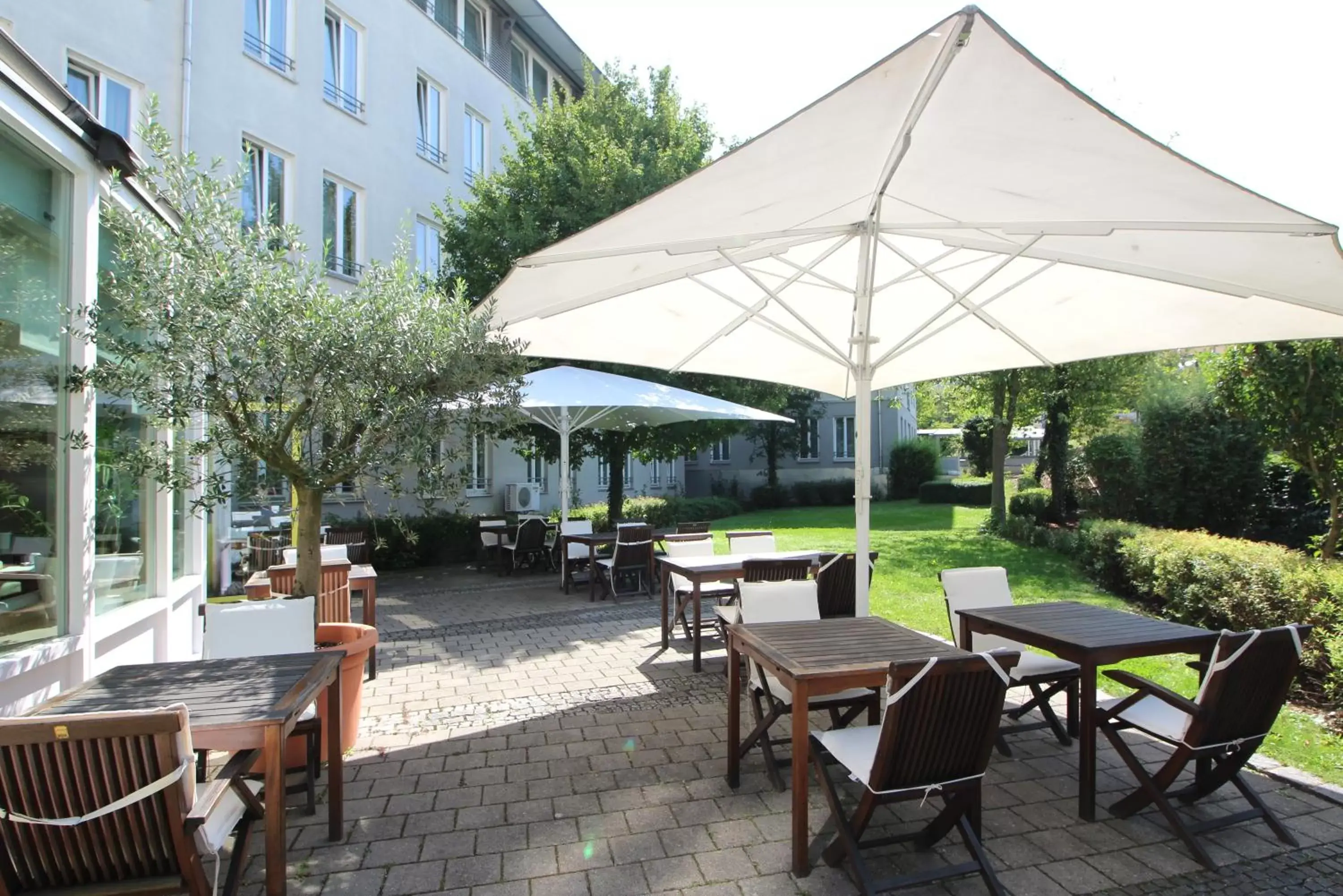 Patio, Restaurant/Places to Eat in Hansa Apart-Hotel Regensburg