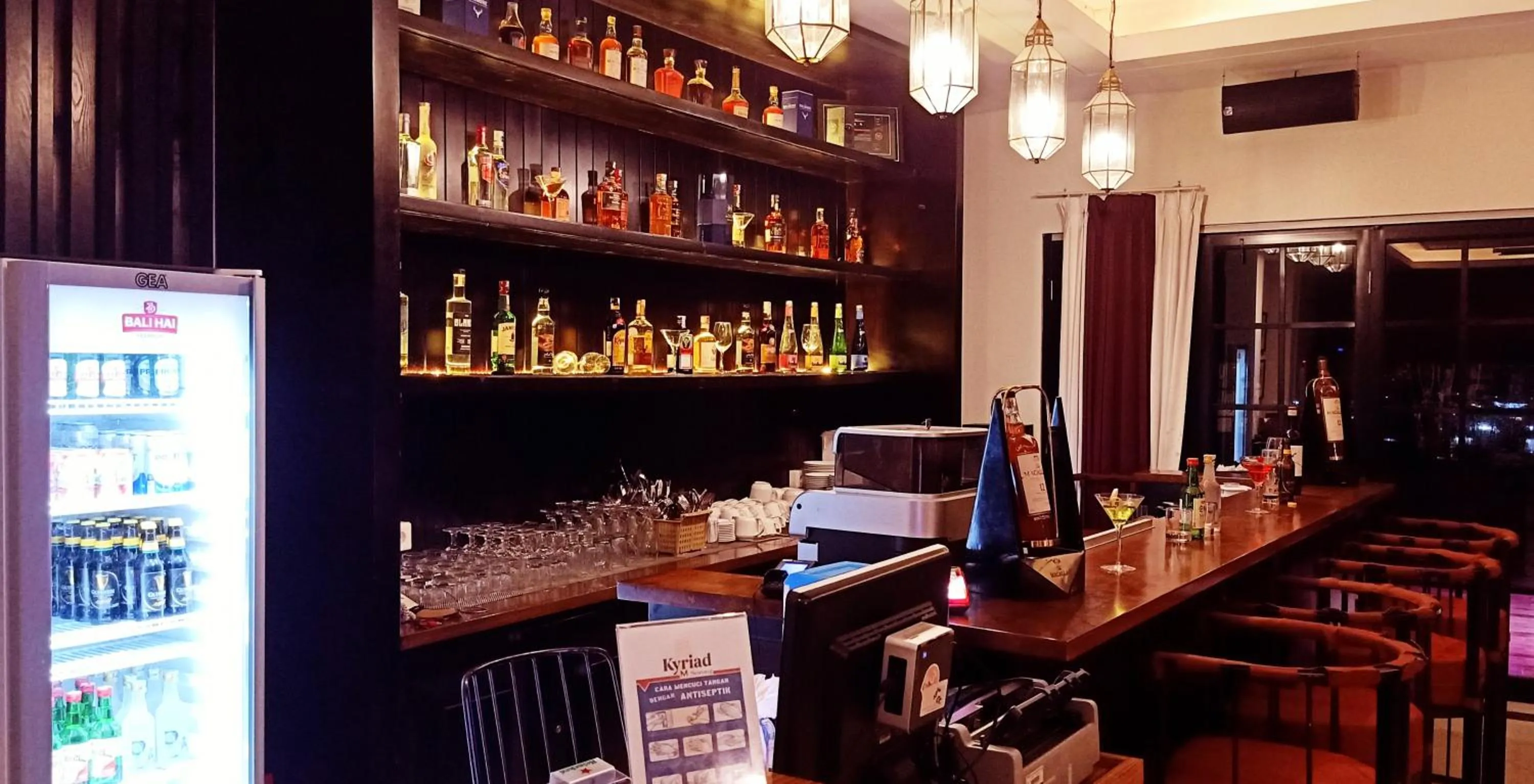 Restaurant/places to eat in M Hotel Sorong