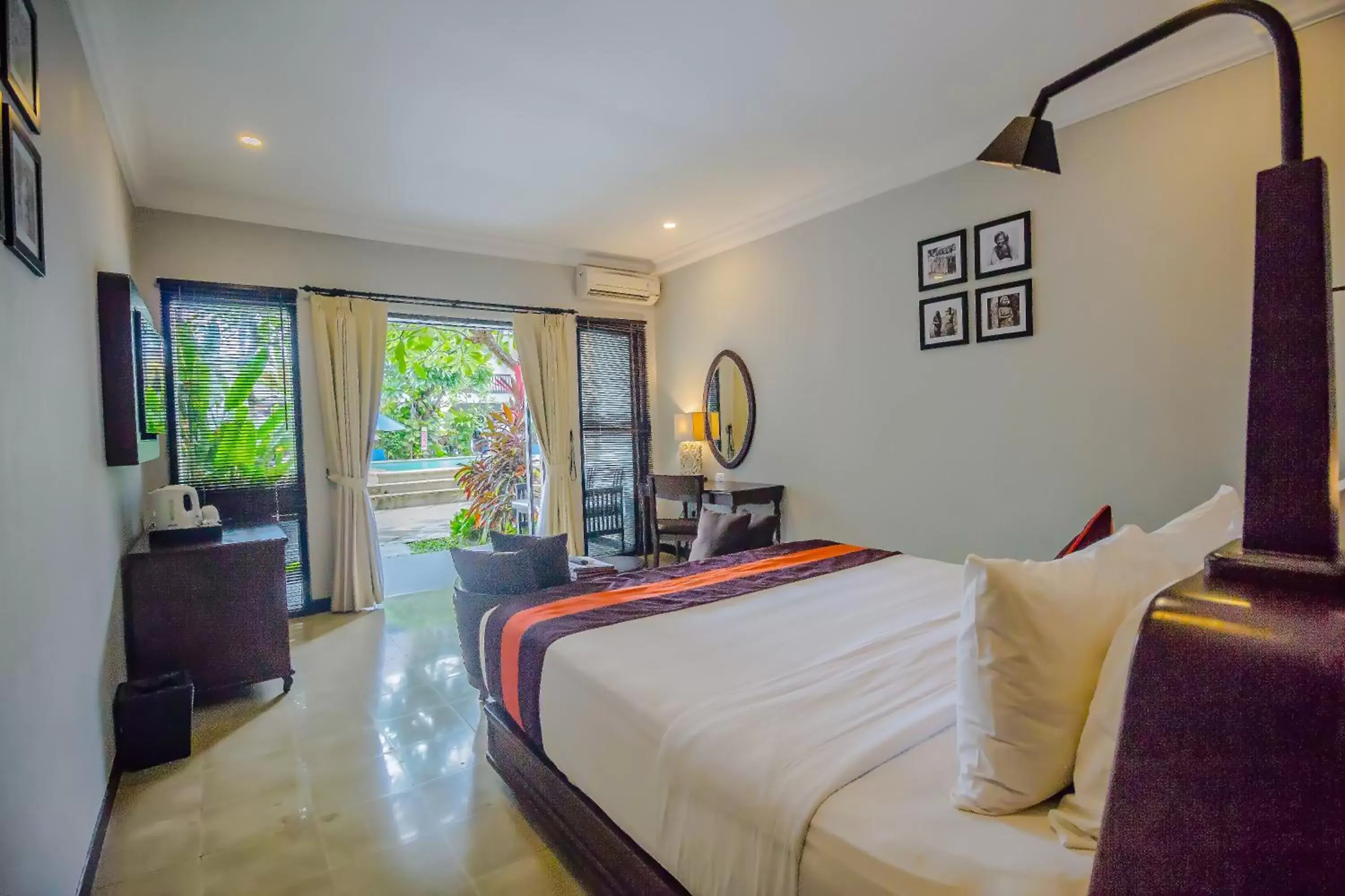 Restaurant/places to eat, Bed in The Lokha Legian Resort & Spa Restaurant/places to eat, Bed in The Lokha Legian Resort & Spa
