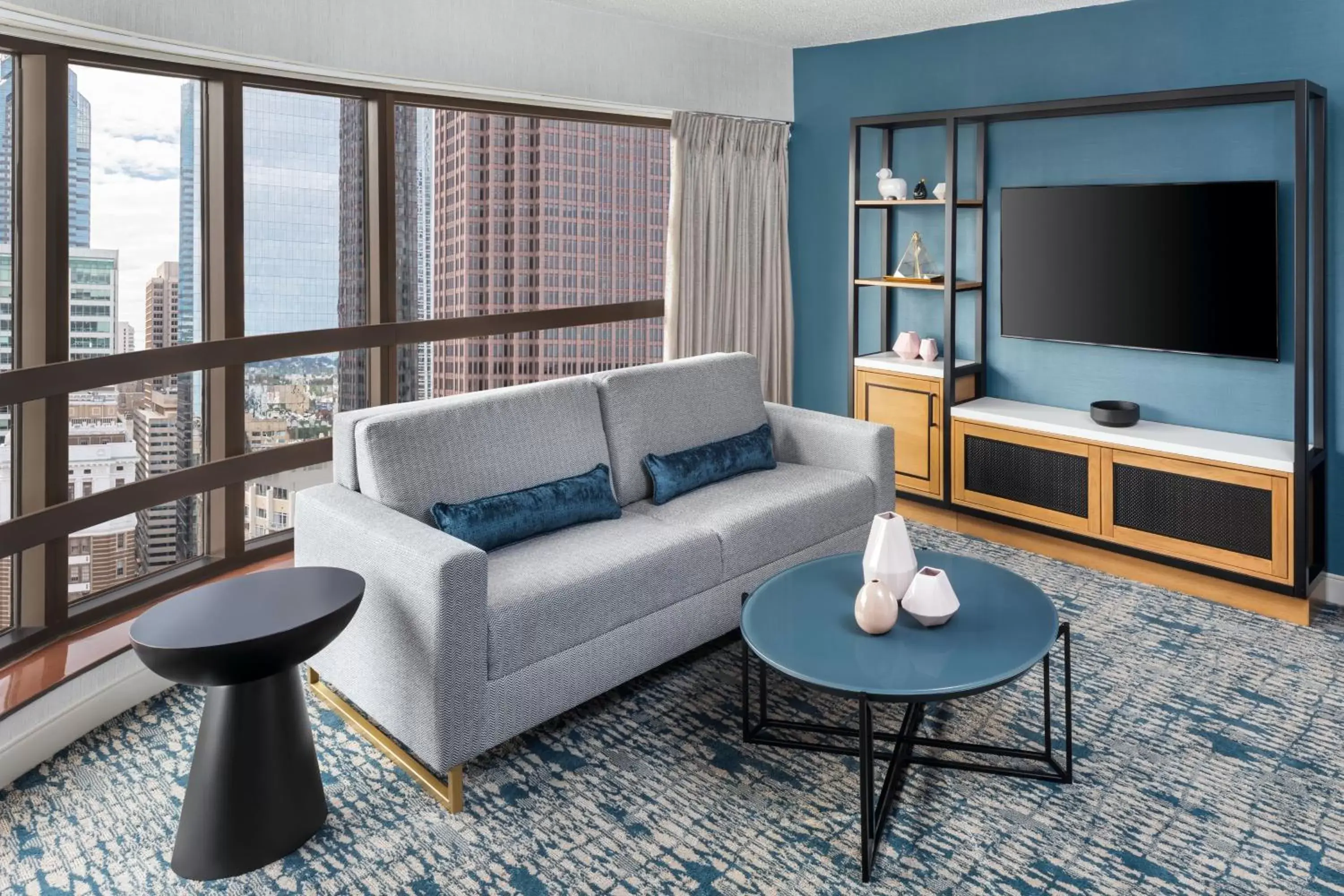 Living room, Seating Area in Sheraton Philadelphia Downtown