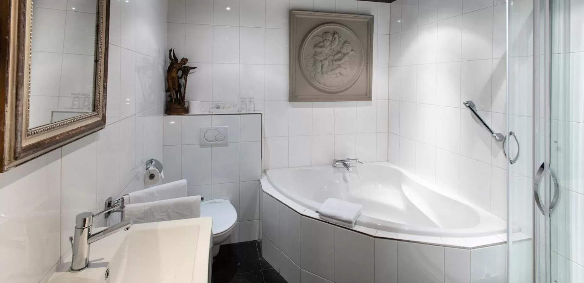 Shower in l'Auberge Damhotel