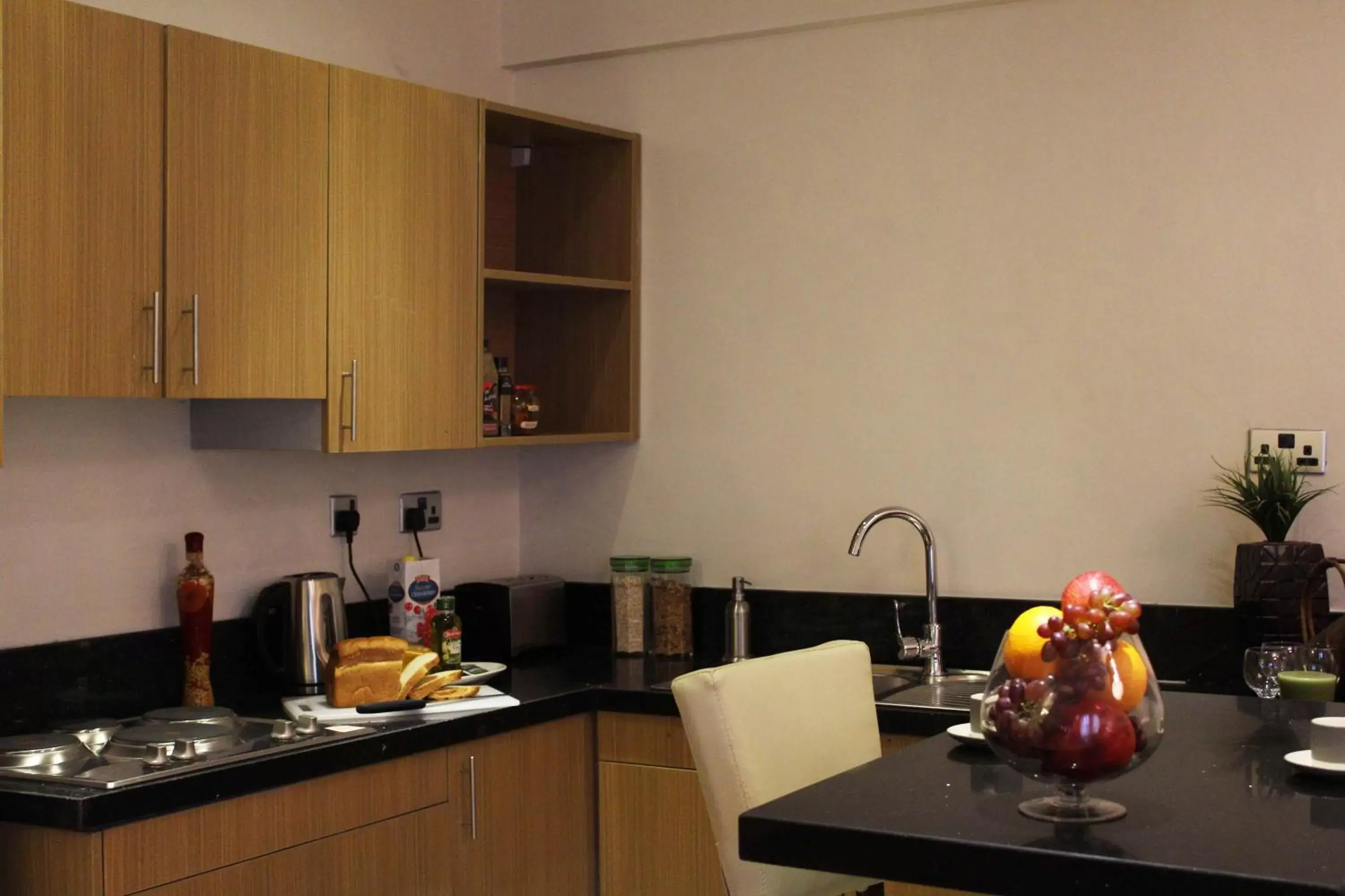 Dining area, Kitchen/Kitchenette in Zehneria Suites Hotel