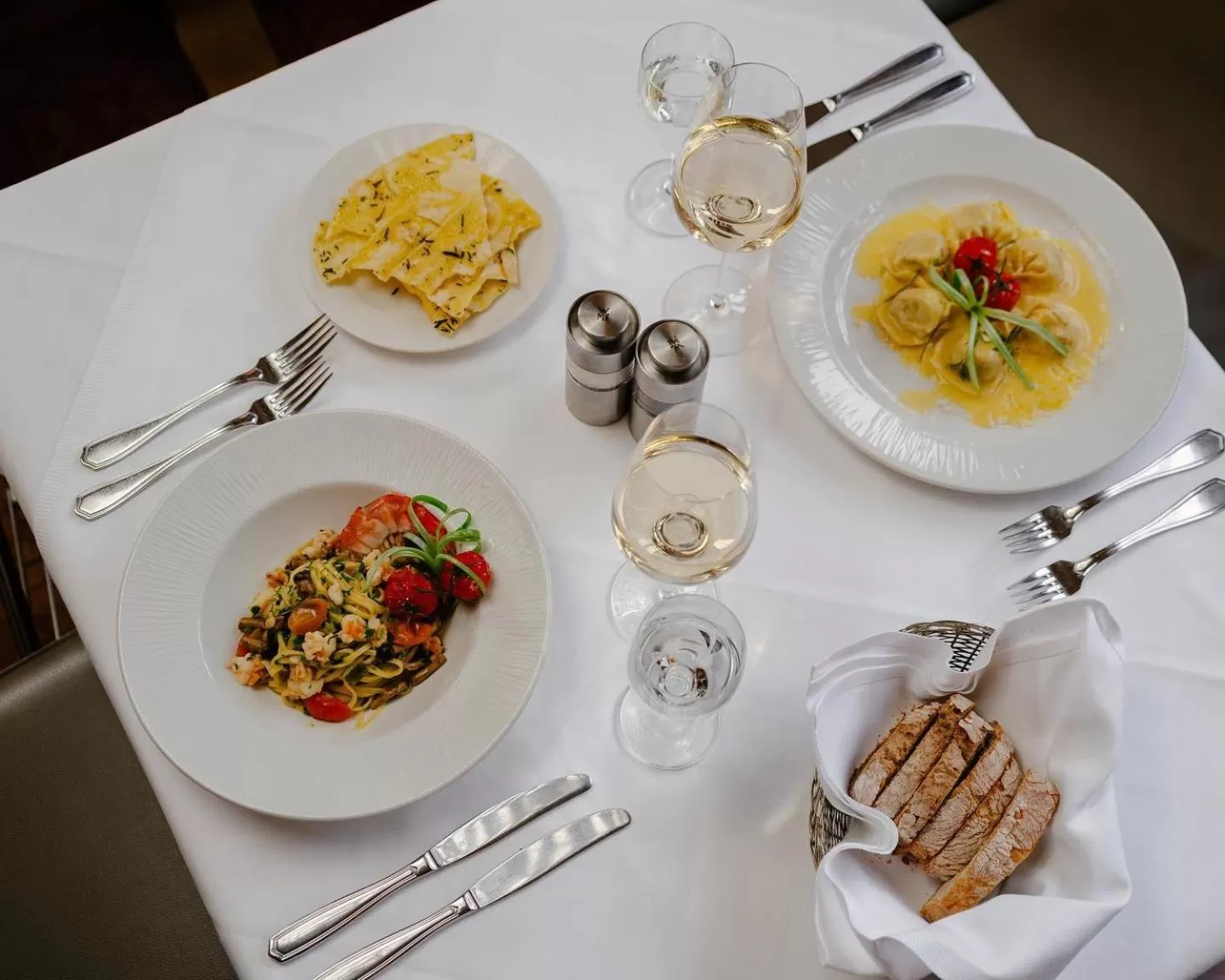 Restaurant/places to eat in Schlosshotel Grünwald