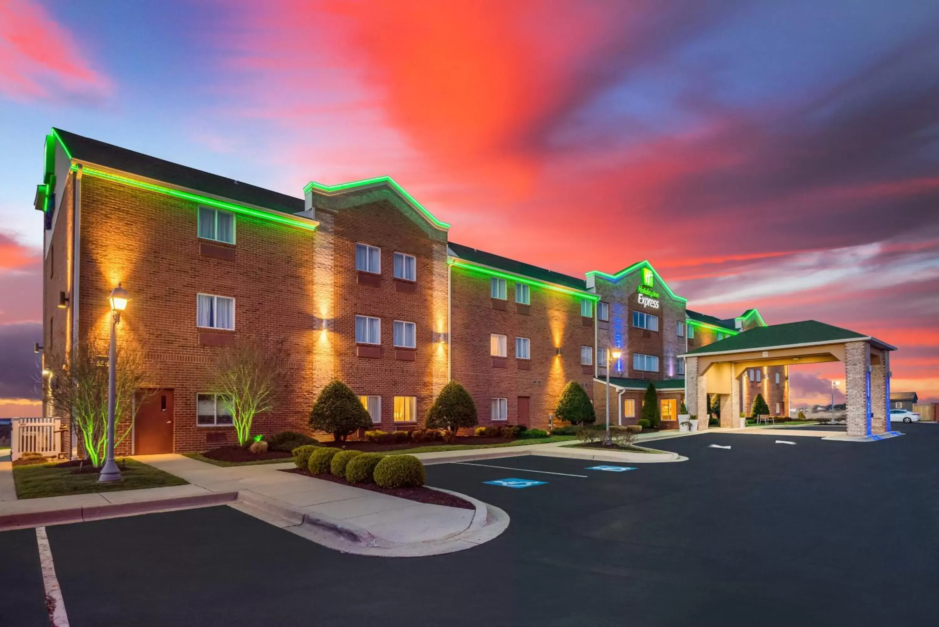 Property Building in Holiday Inn Express Annapolis East-Kent Island, an IHG Hotel