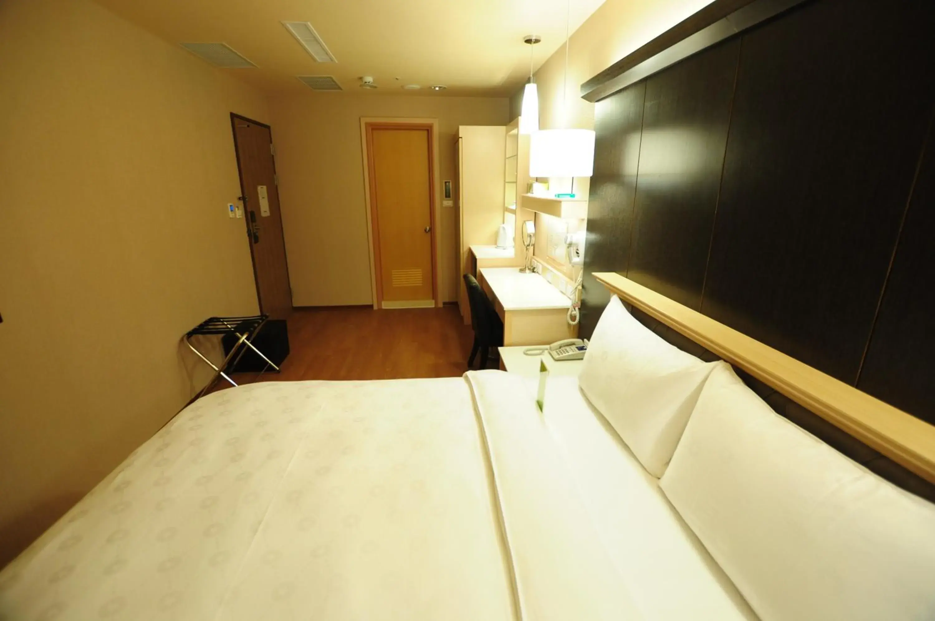 Bed in Kindness Hotel - Kaohsiung Main Station