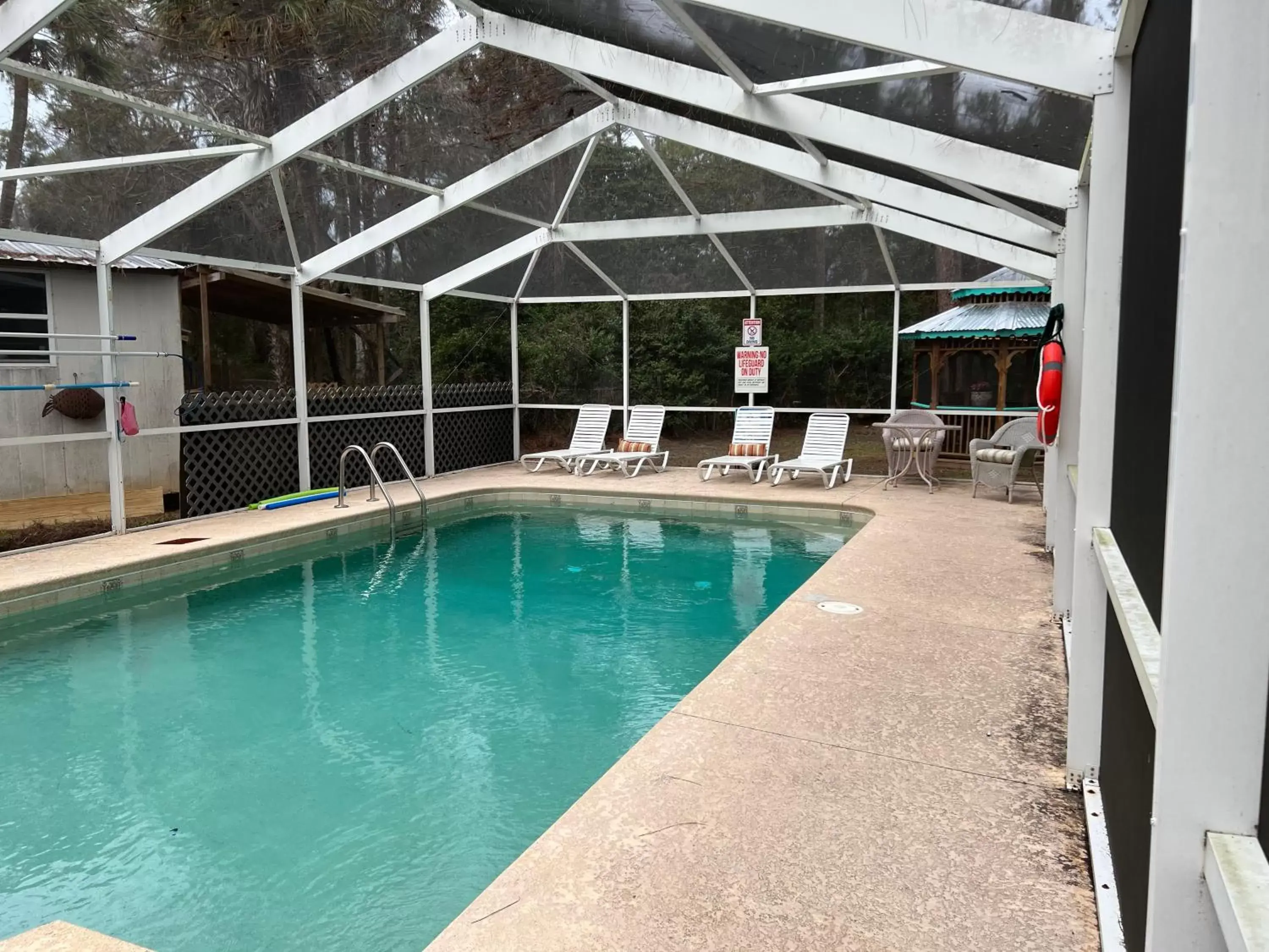 Swimming Pool in Nature Coast Inn & Cottages