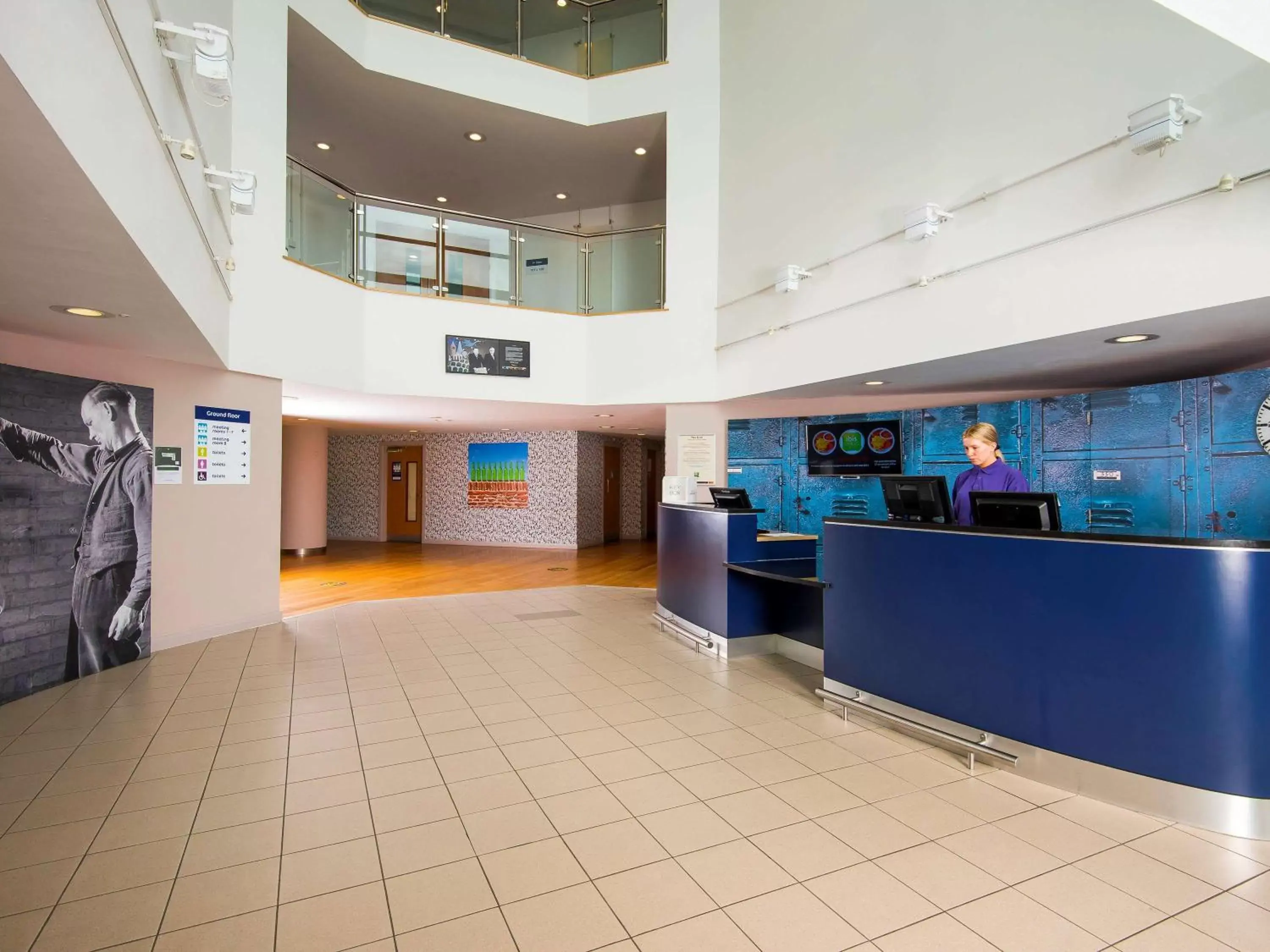 Property building, Lobby/Reception in ibis Styles Barnsley
