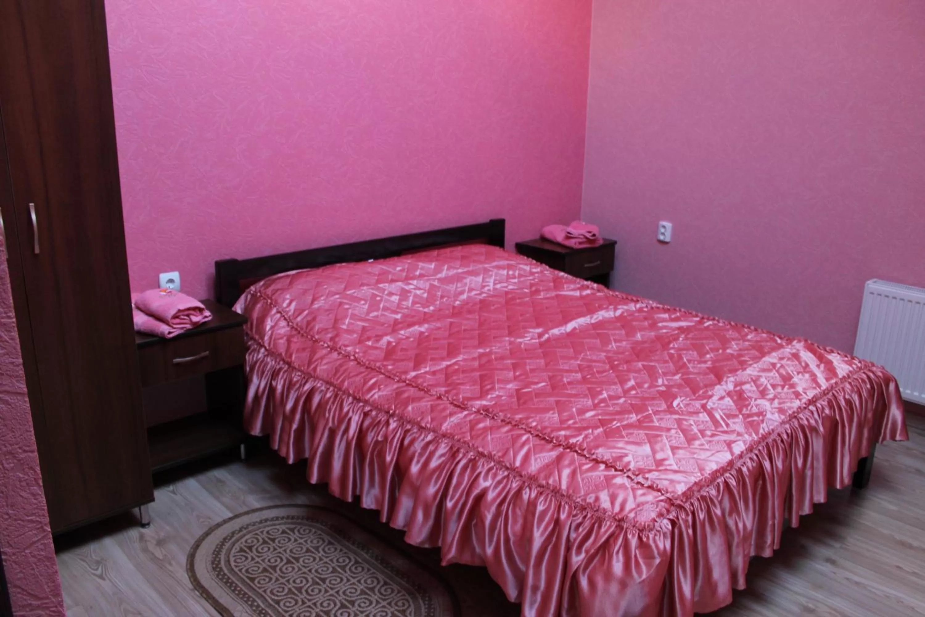 Photo of the whole room, Bed in Troyanda