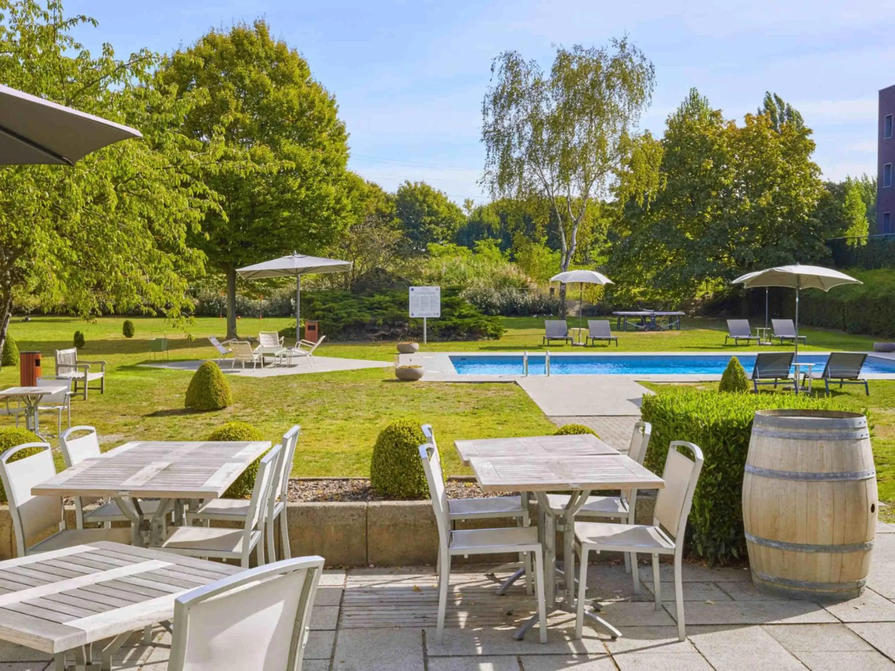 Garden, Swimming Pool in Novotel Antwerpen