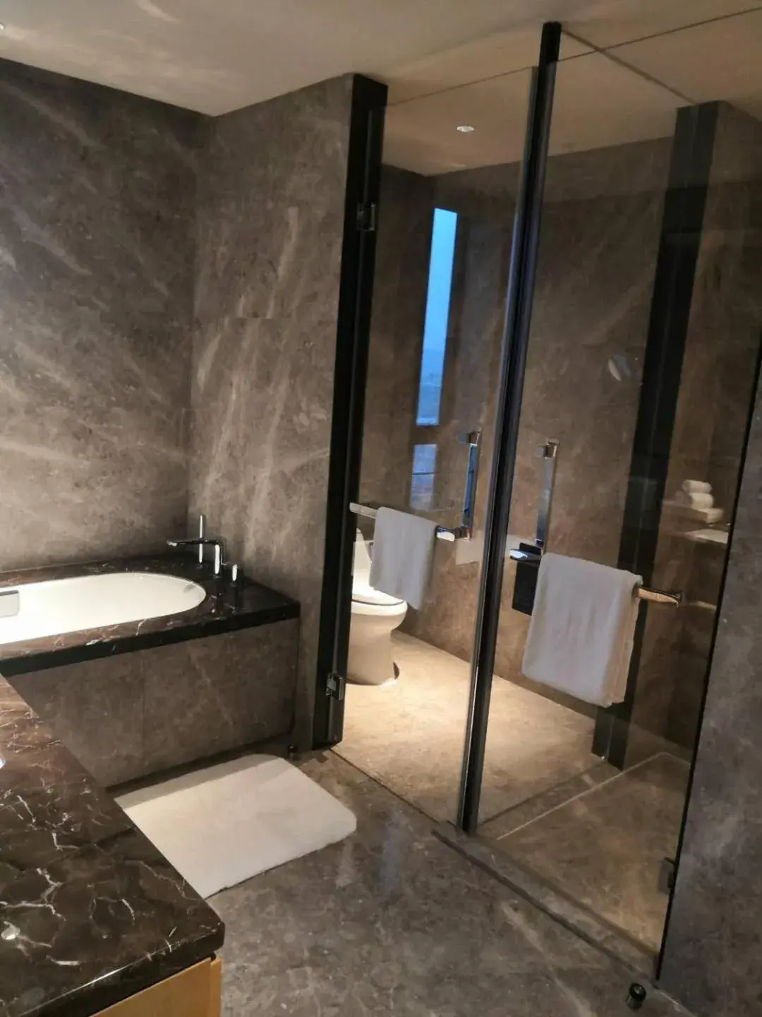 Property building, Bathroom in Courtyard By Marriott Shanghai Hongqiao