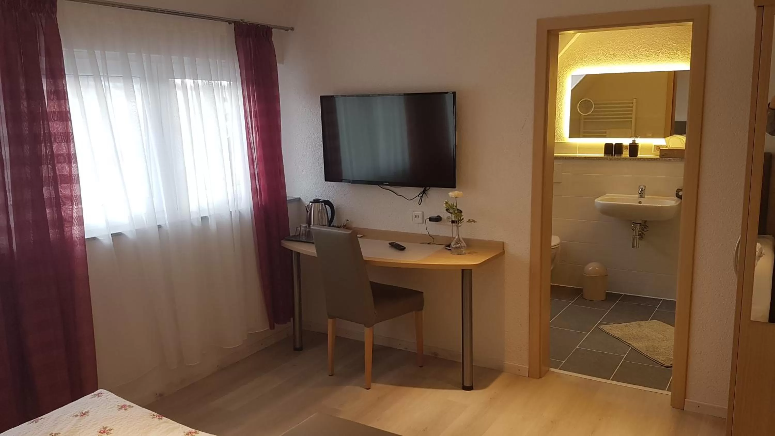 Twin Room with Private Bathroom - single occupancy in Andi´s Steakhüsli & Hotel