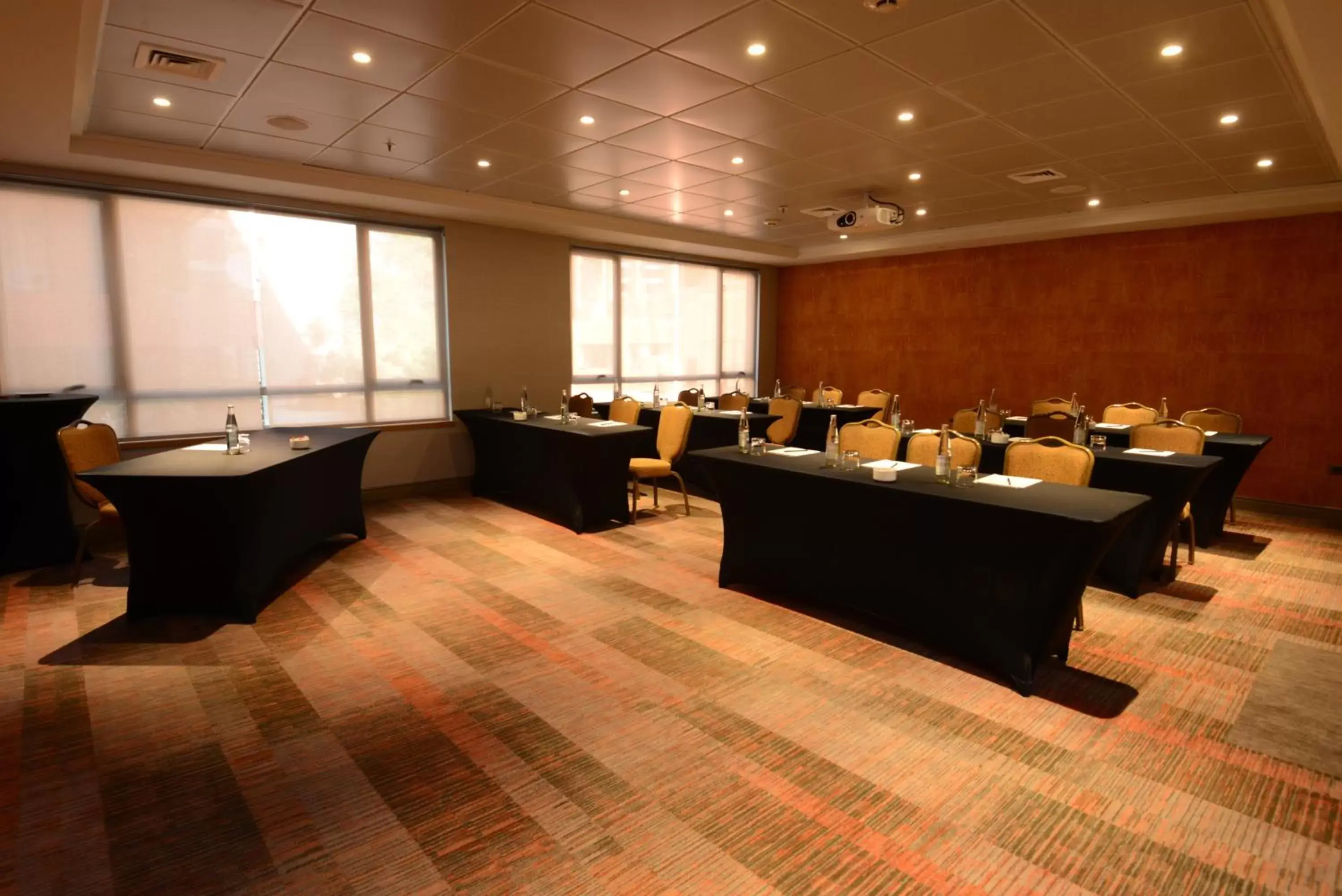 Meeting/conference room, Restaurant/Places to Eat in InterContinental Santiago, an IHG Hotel