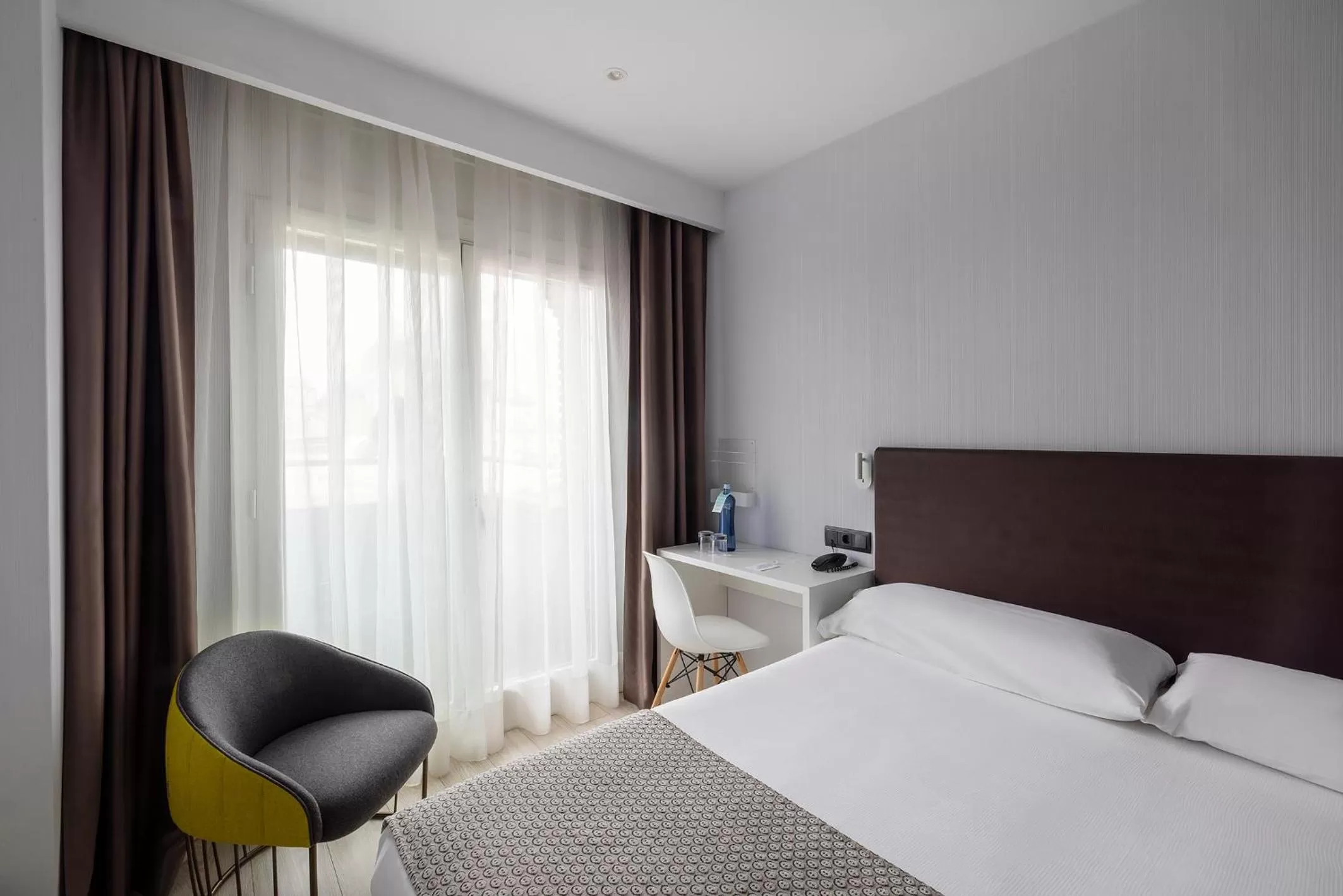 Photo of the whole room, Bed in Catalonia Albeniz