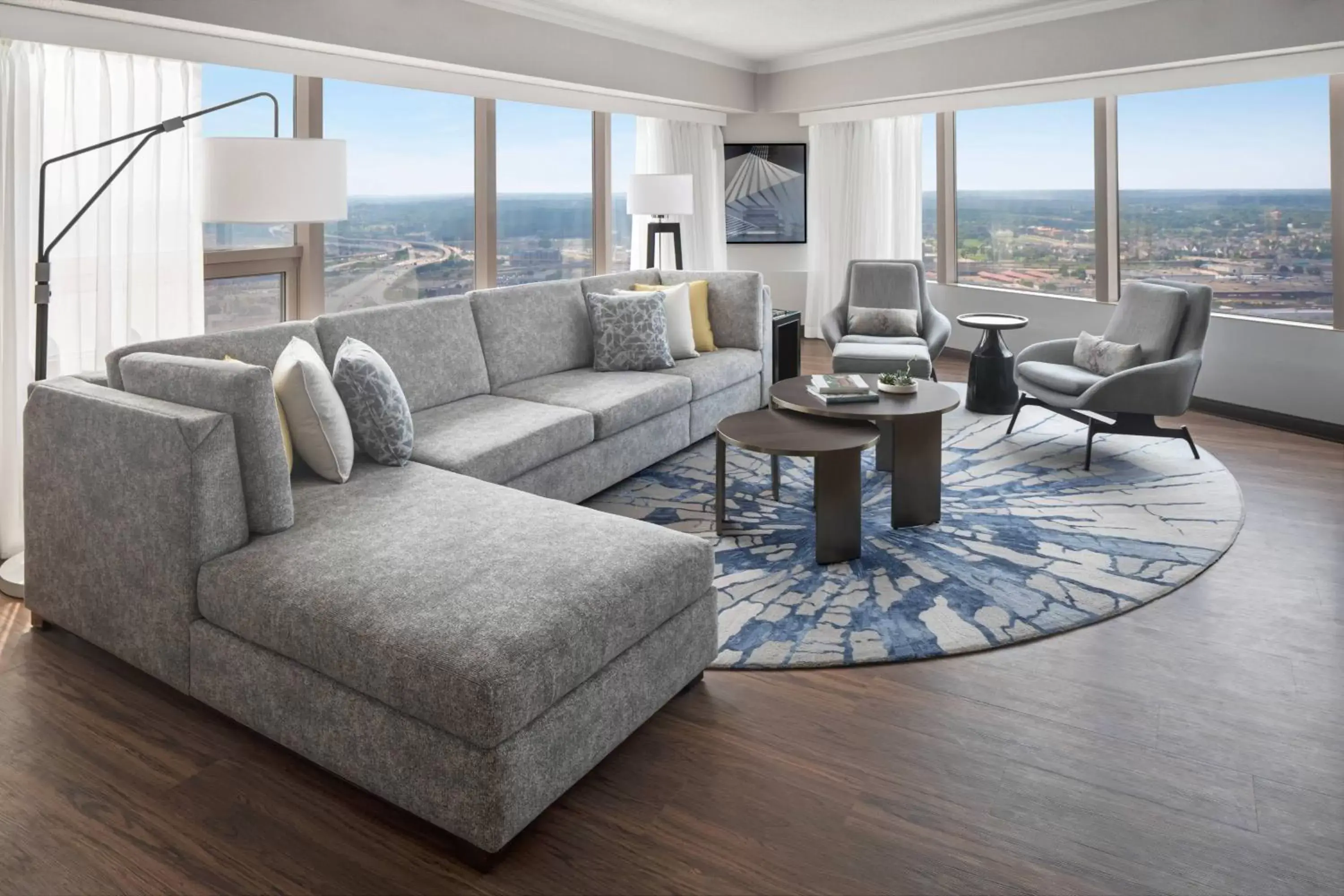 Living room, Seating Area in Minneapolis Marriott City Center