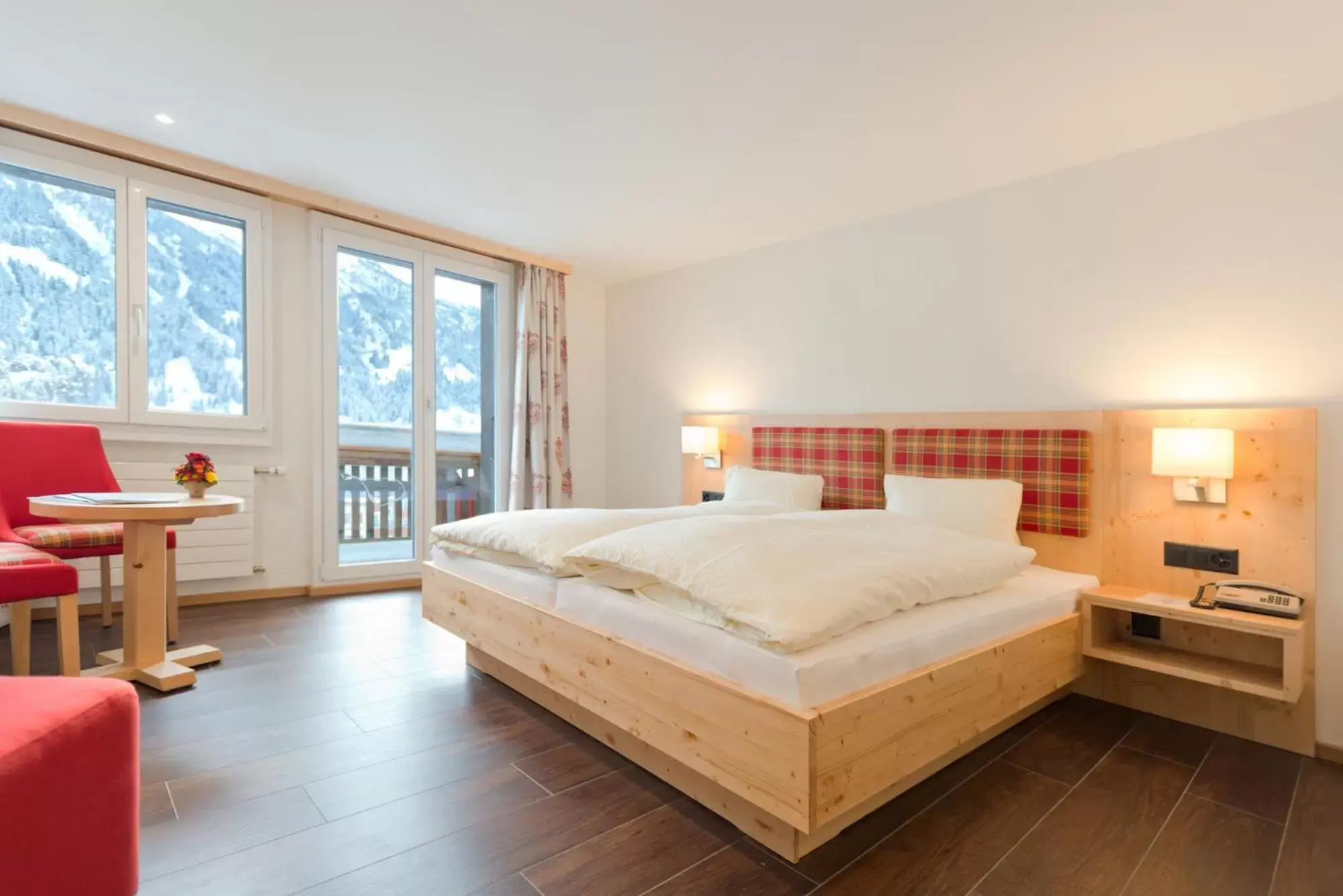 Bedroom, Bed in Hotel Caprice - Grindelwald