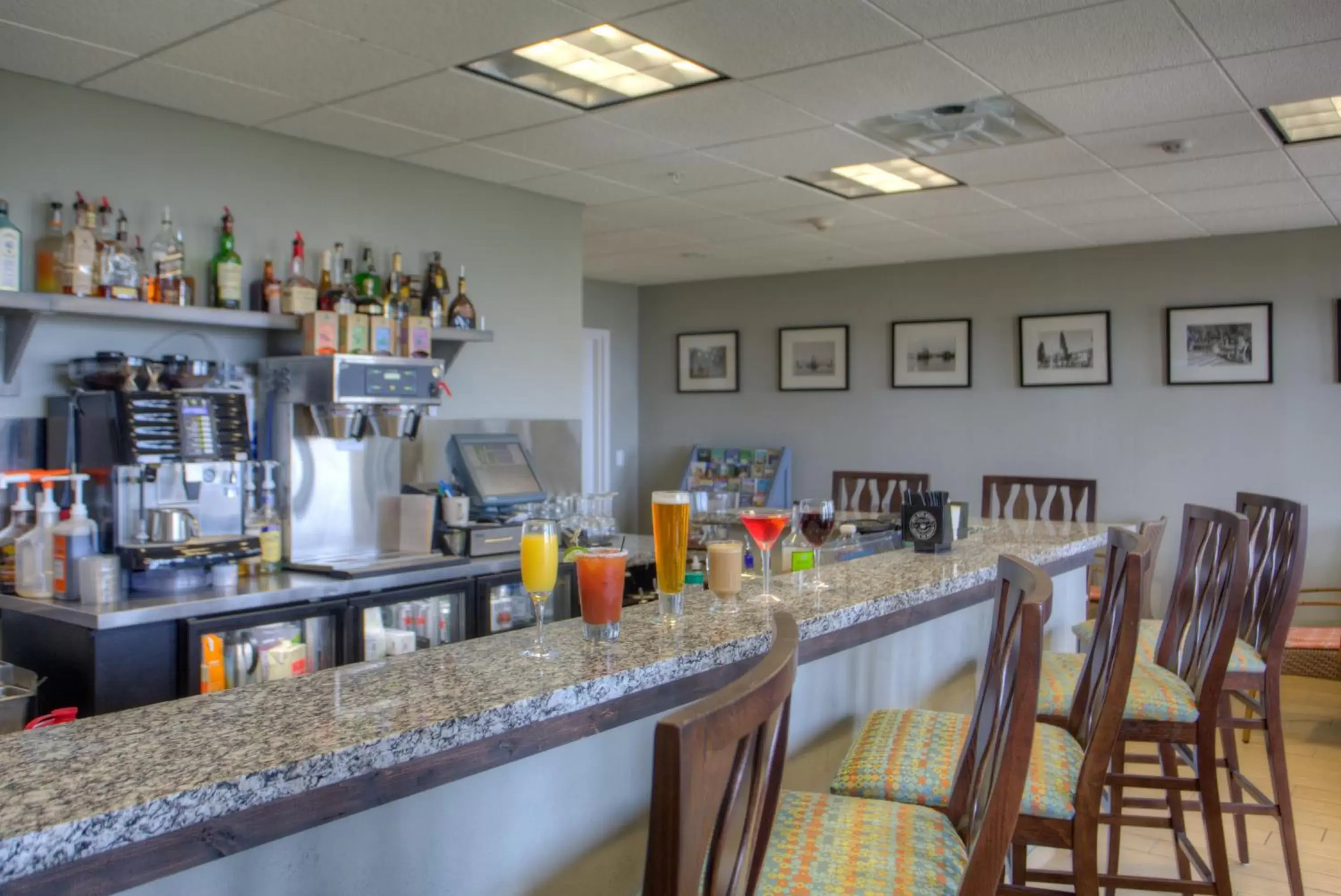 Restaurant/places to eat, Lounge/Bar in Holiday Inn Resort Jekyll Island, an IHG Hotel