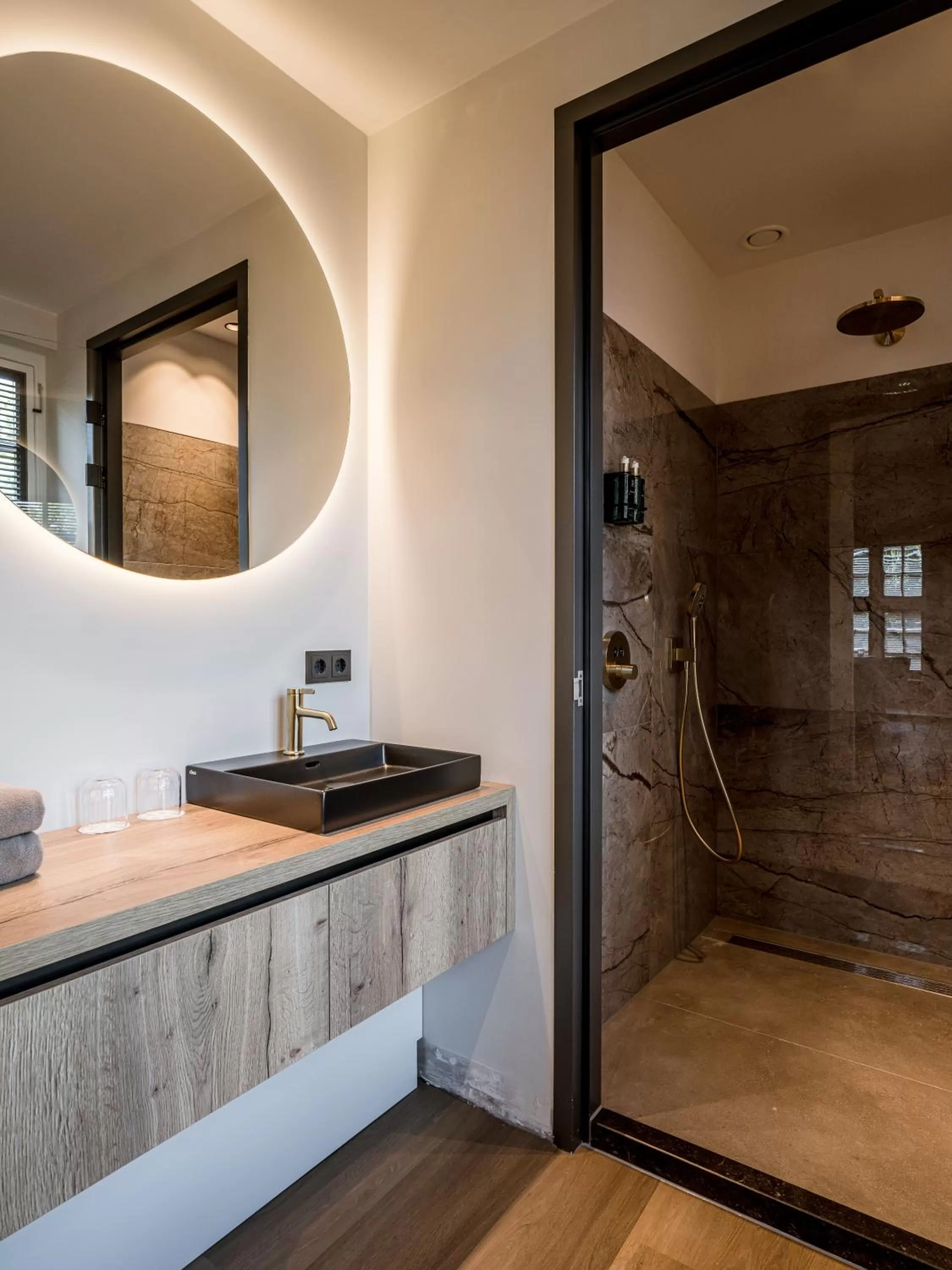 Bathroom in Lindenhuys Logies