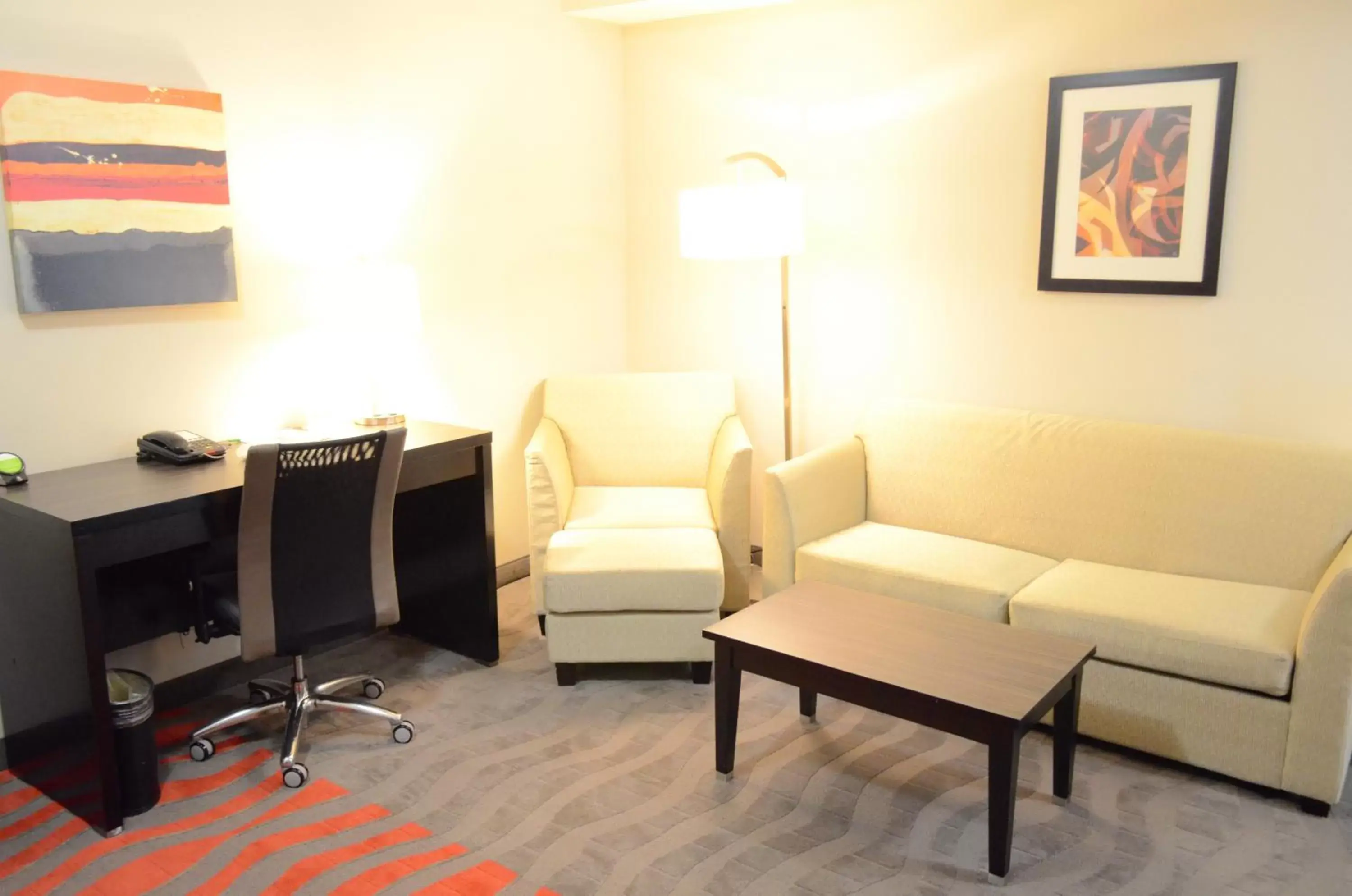 Living room, Seating Area in Holiday Inn Houston West - Westway Park, an IHG Hotel