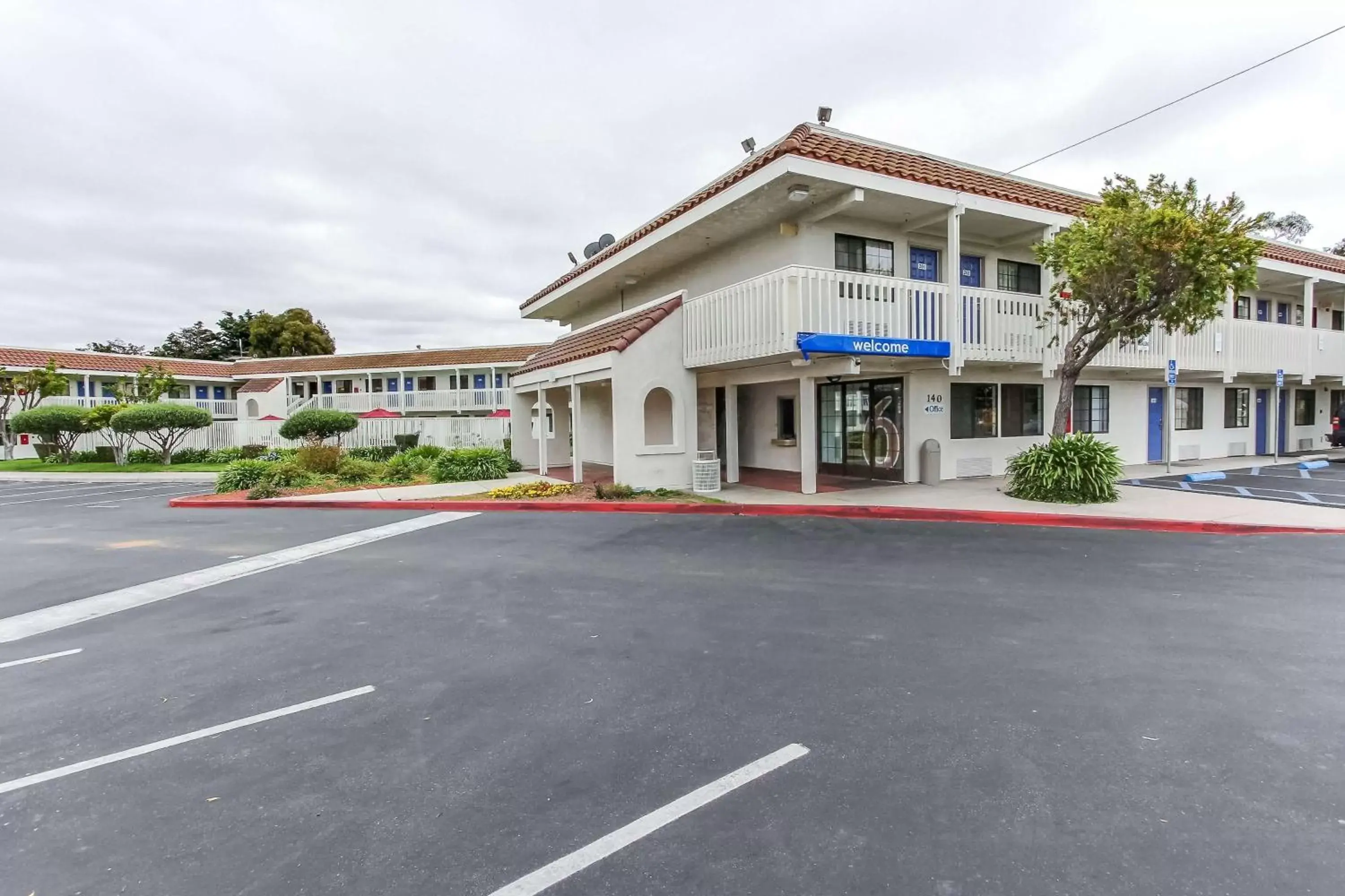 Property Building in Motel 6-Salinas, CA - North Monterey Area