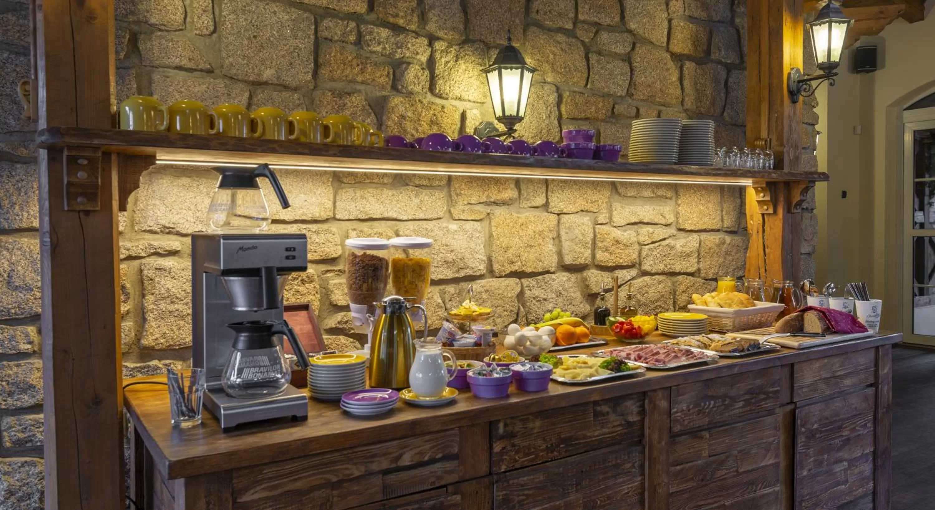 Breakfast in Hotel U Simla