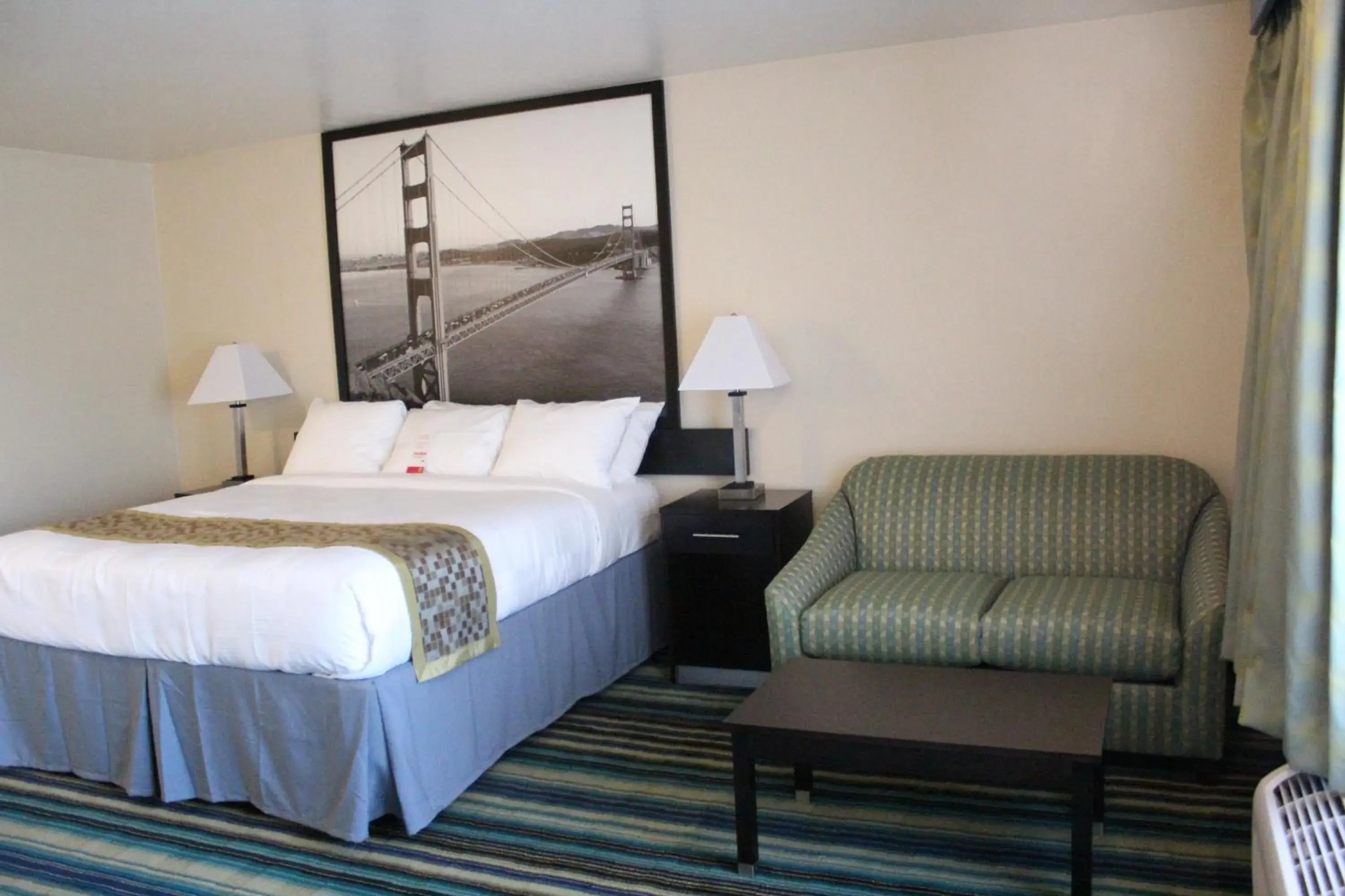 Photo of the whole room, Bed in Super 8 by Wyndham Vallejo/Napa Valley