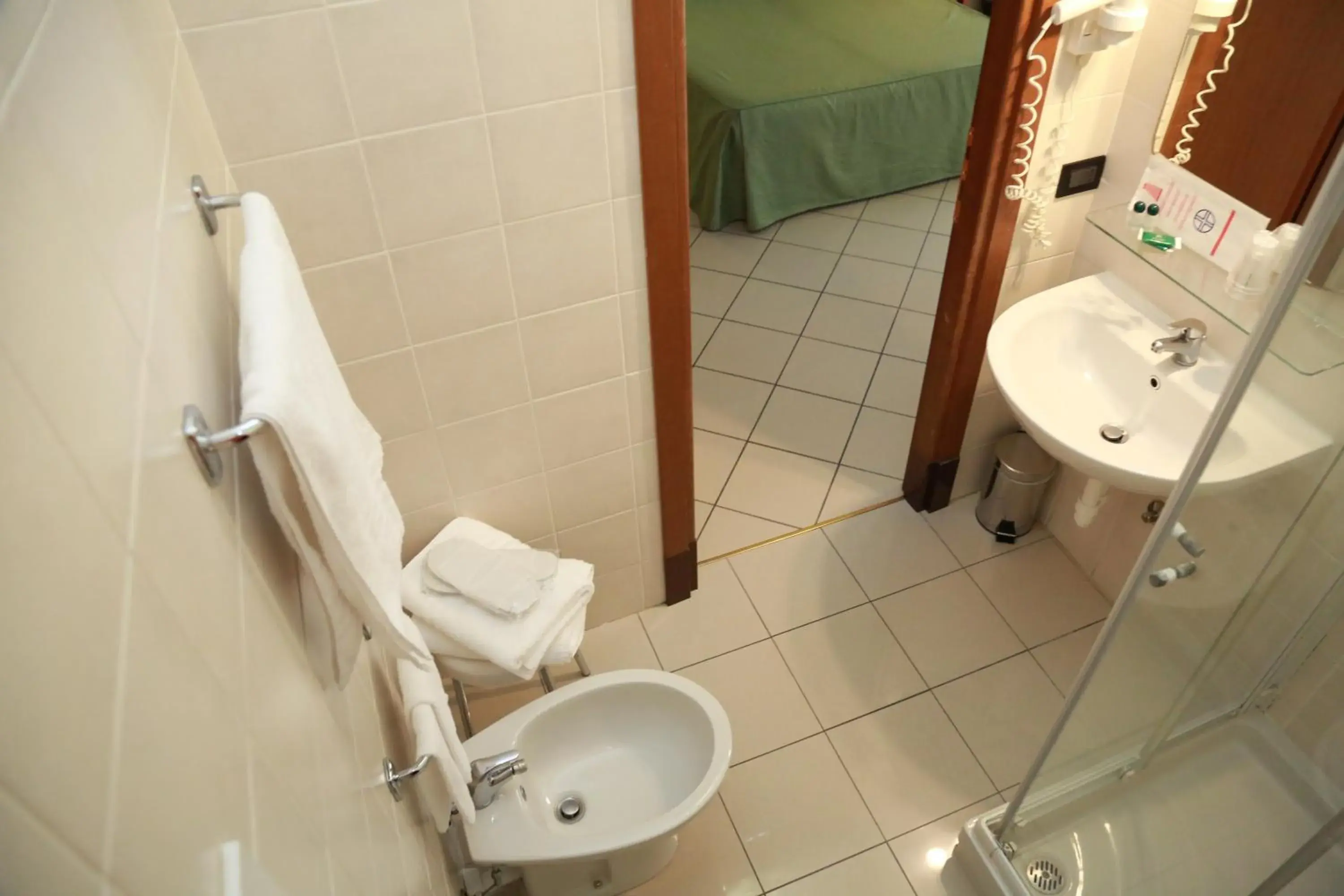 Shower, Bathroom in Hotel Dor