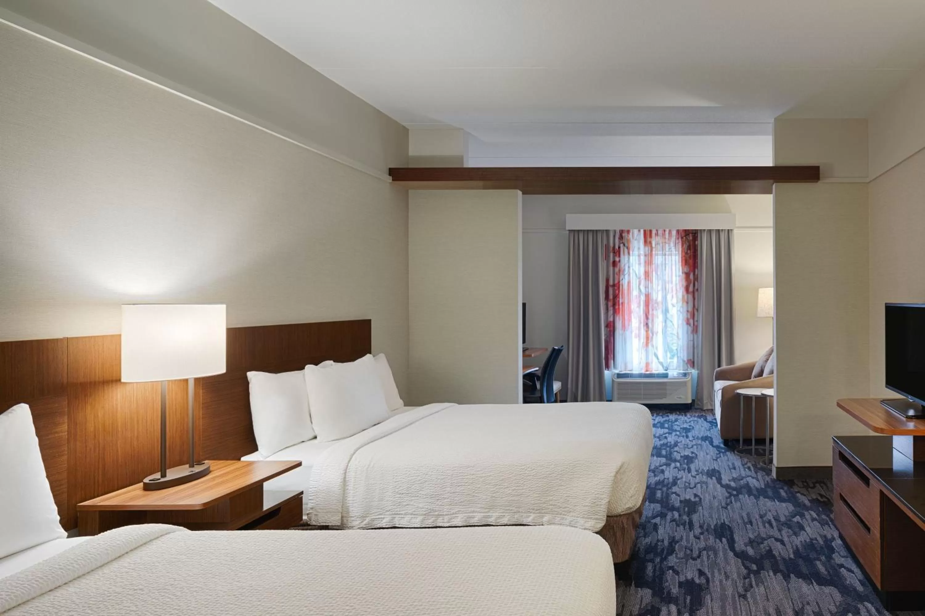 Photo of the whole room, Bed in Fairfield Inn & Suites by Marriott Columbus Airport