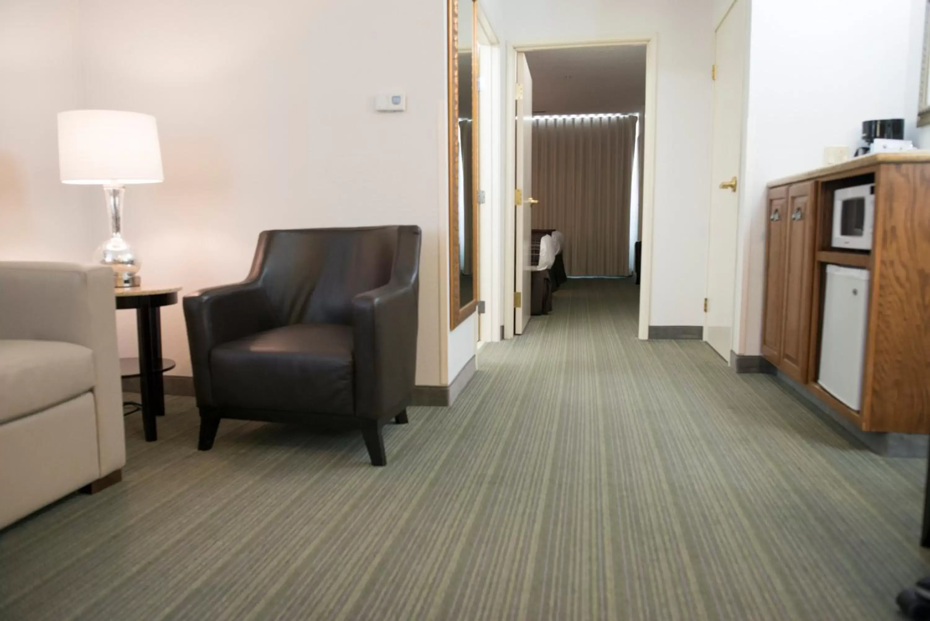 Seating Area in Country Inn & Suites by Radisson, Effingham, IL