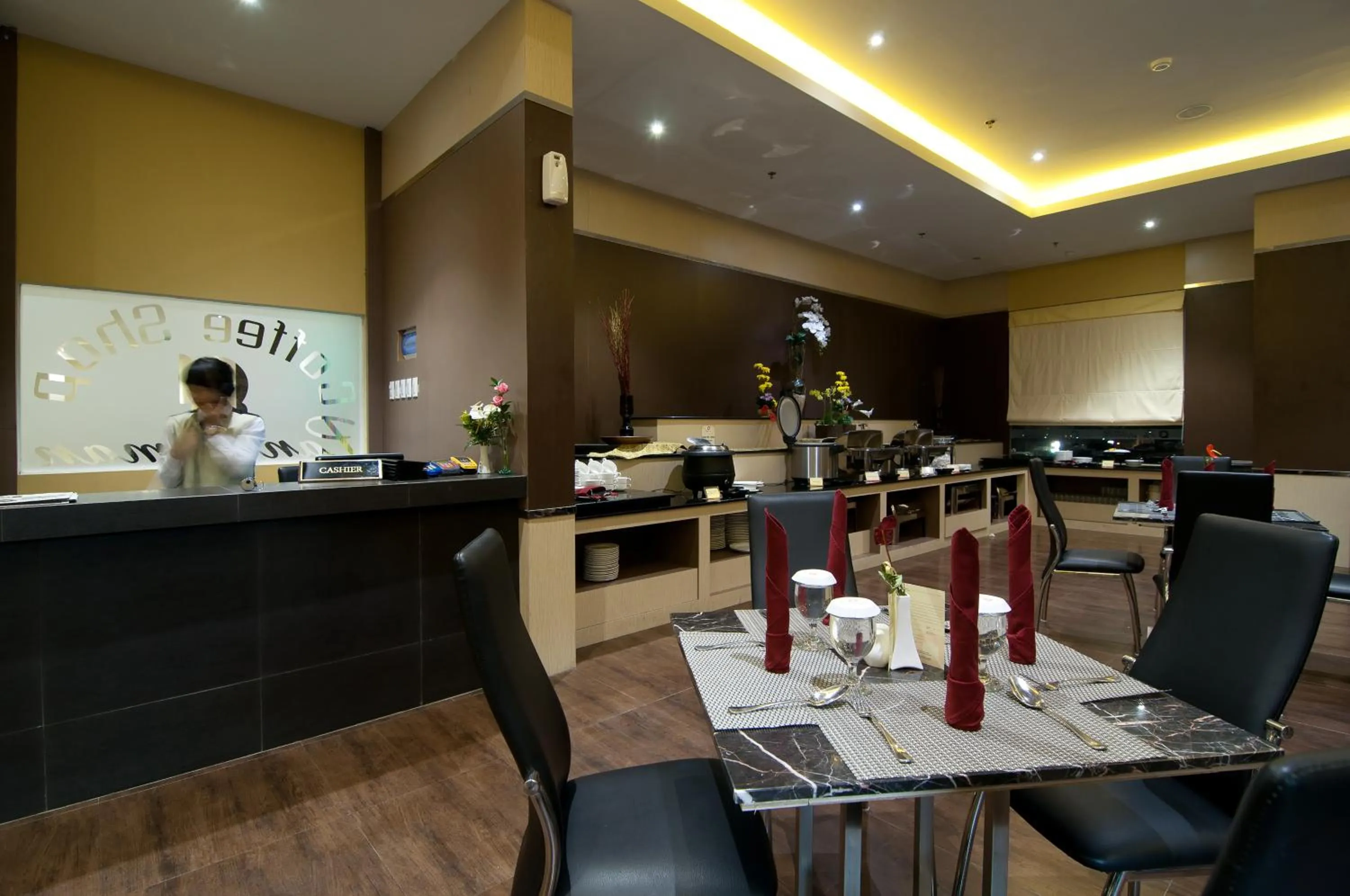 Restaurant/places to eat in Aria Gajayana