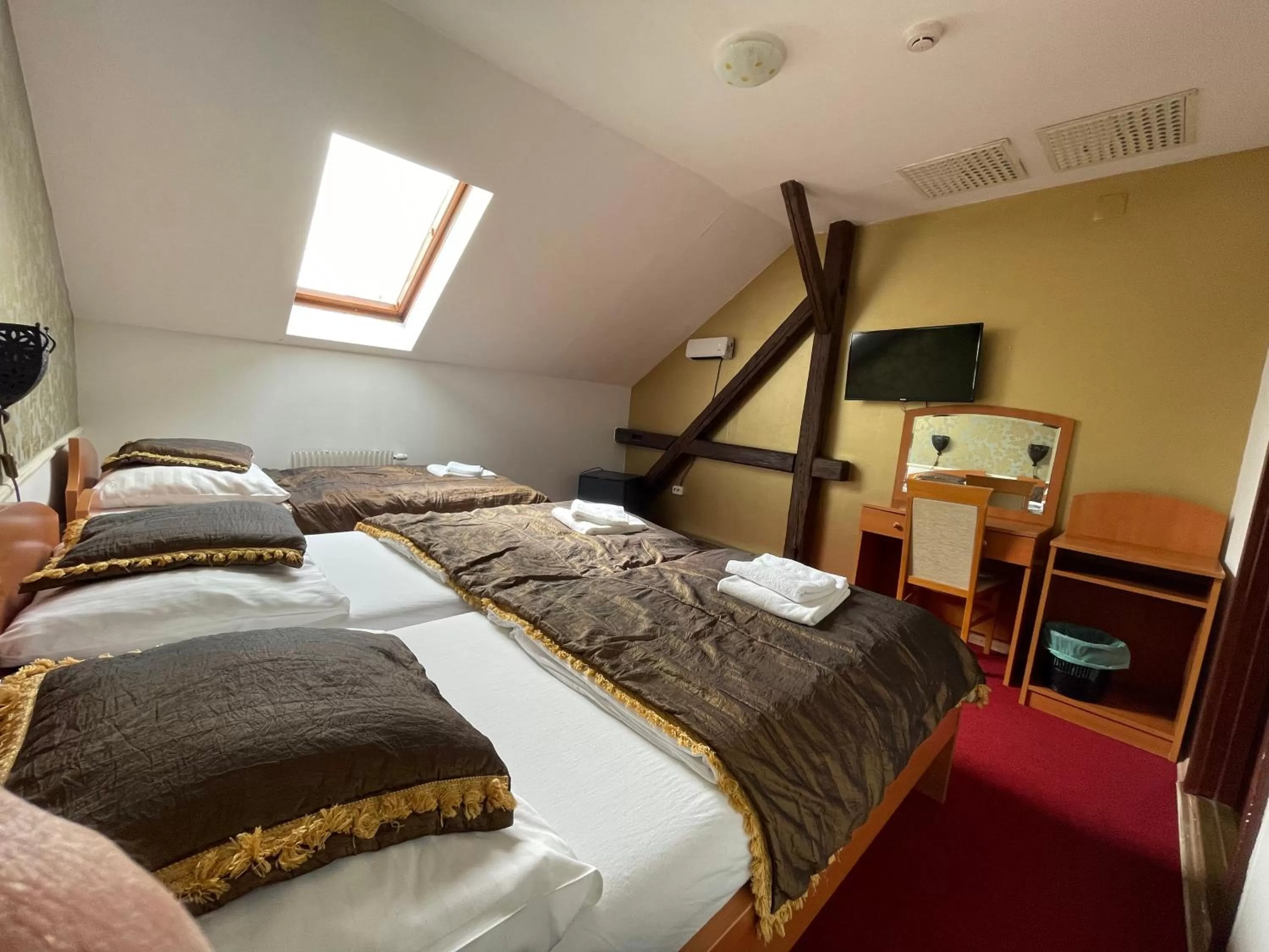 Bed in Hotel Minaret&Étterem