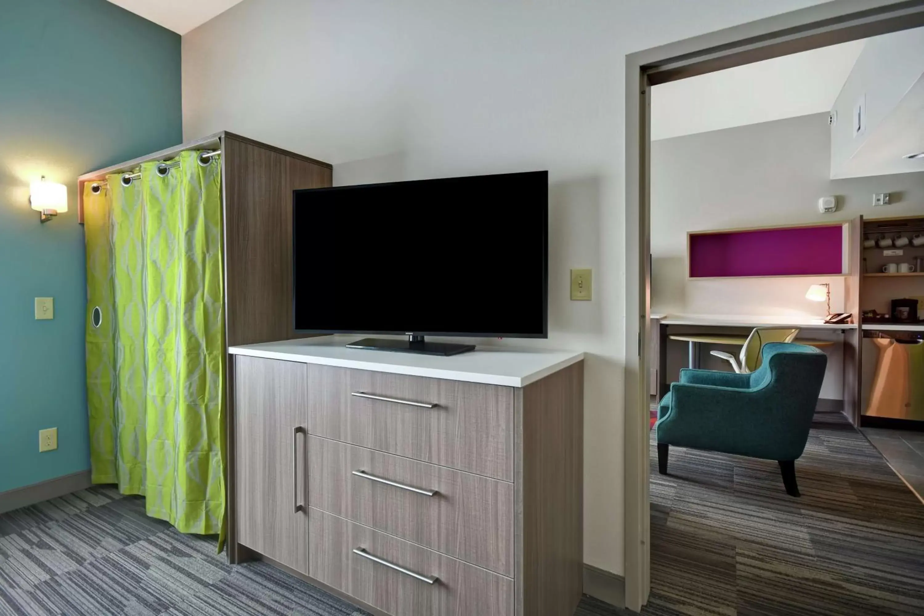 Bedroom, TV/Entertainment Center in Home2 Suites By Hilton Birmingham/Fultondale, Al