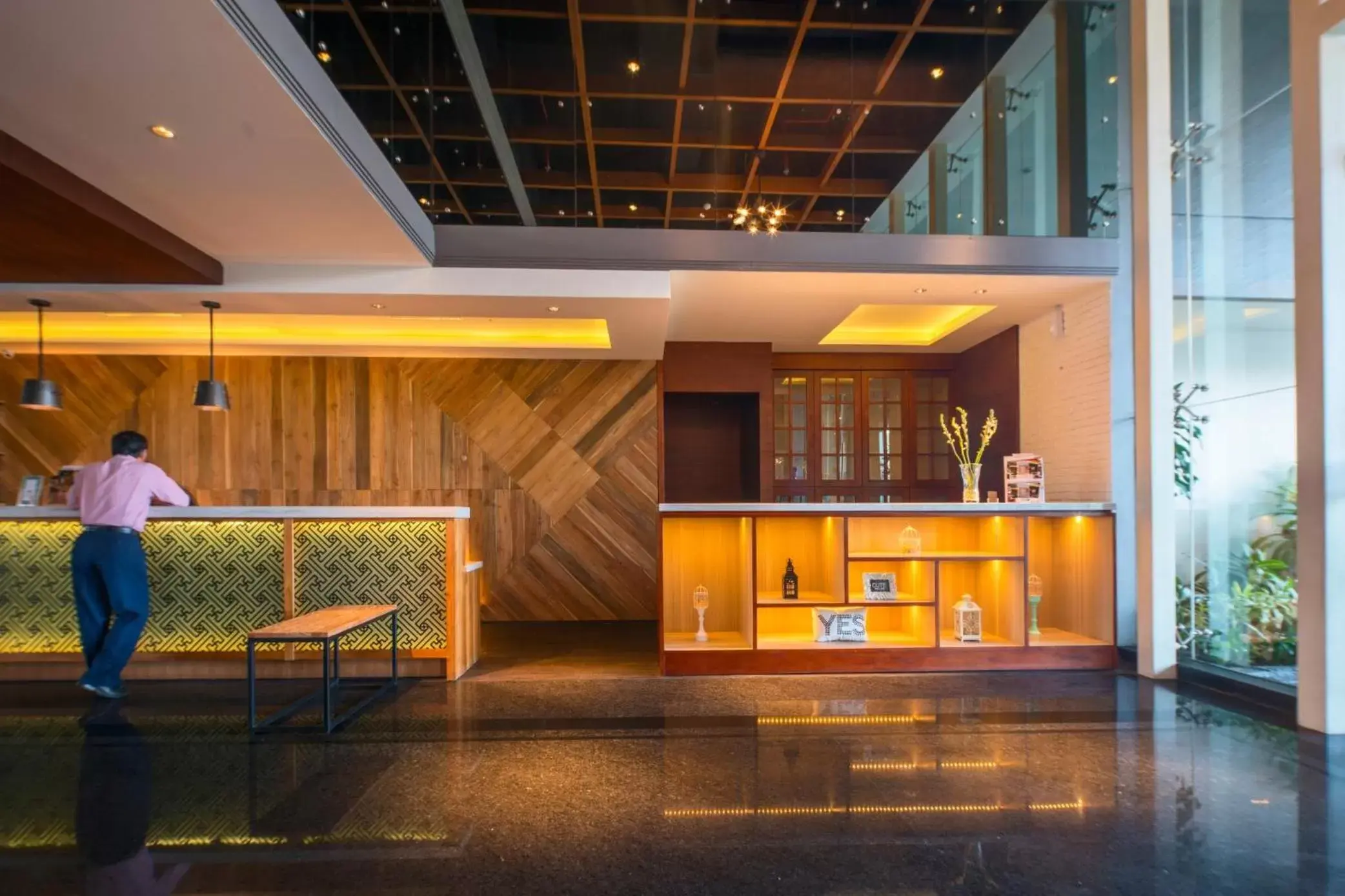 Lobby or reception in Luminor Hotel Jemursari By WH