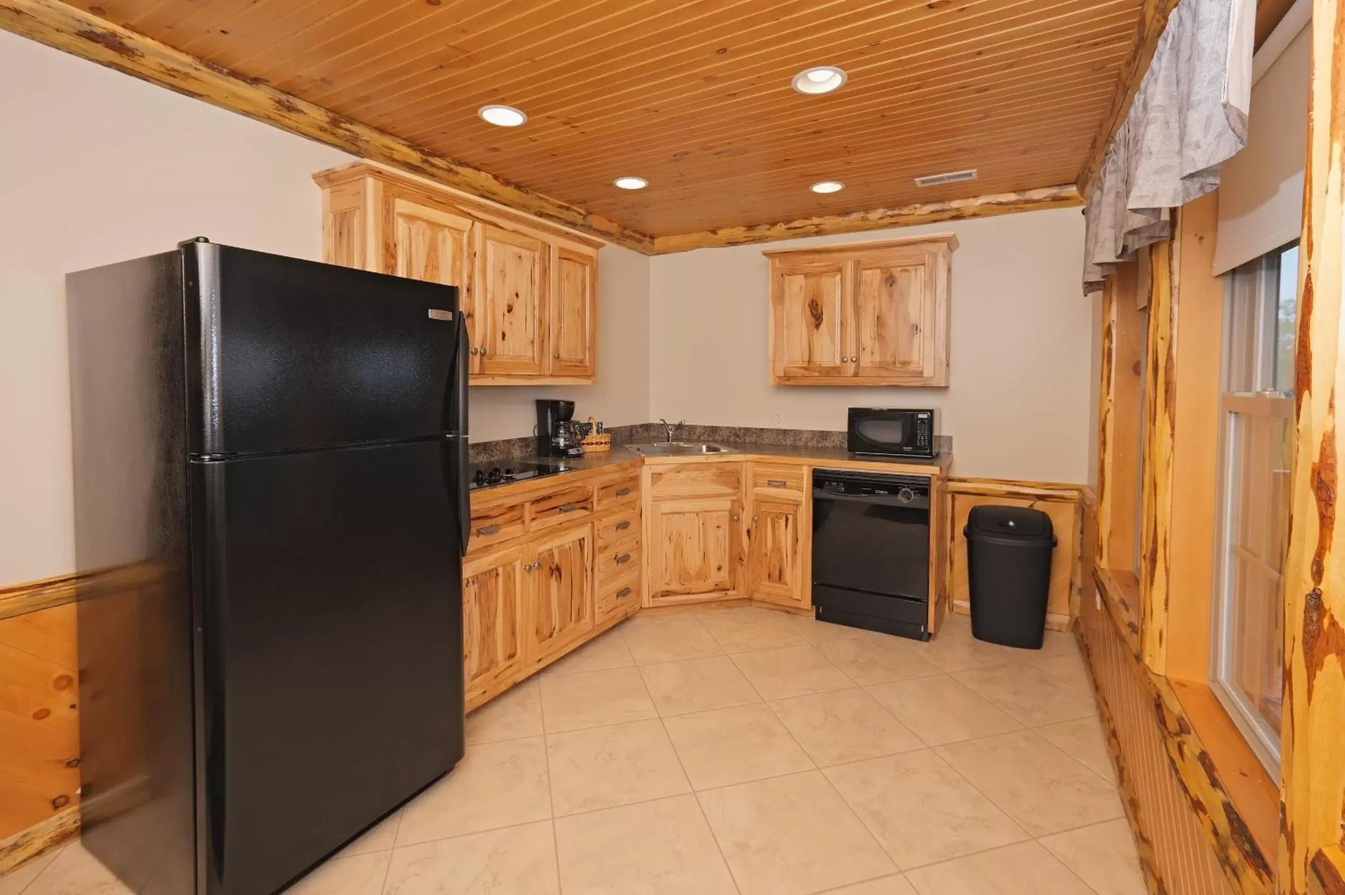 Kitchen/Kitchenette in Sojourner's Lodge & Log Cabin Suites