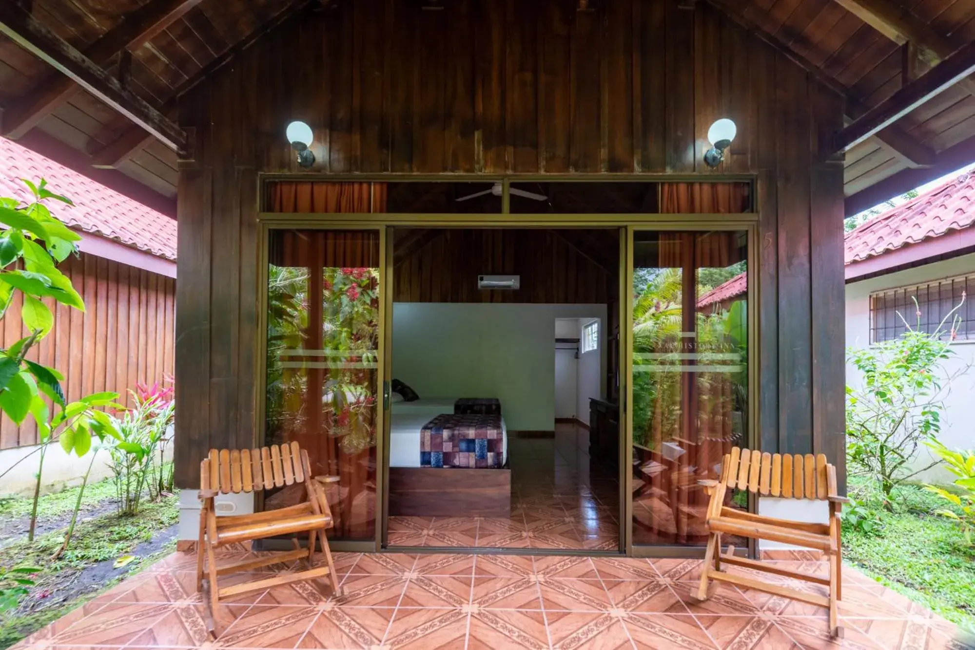 Patio in Arenal History INN