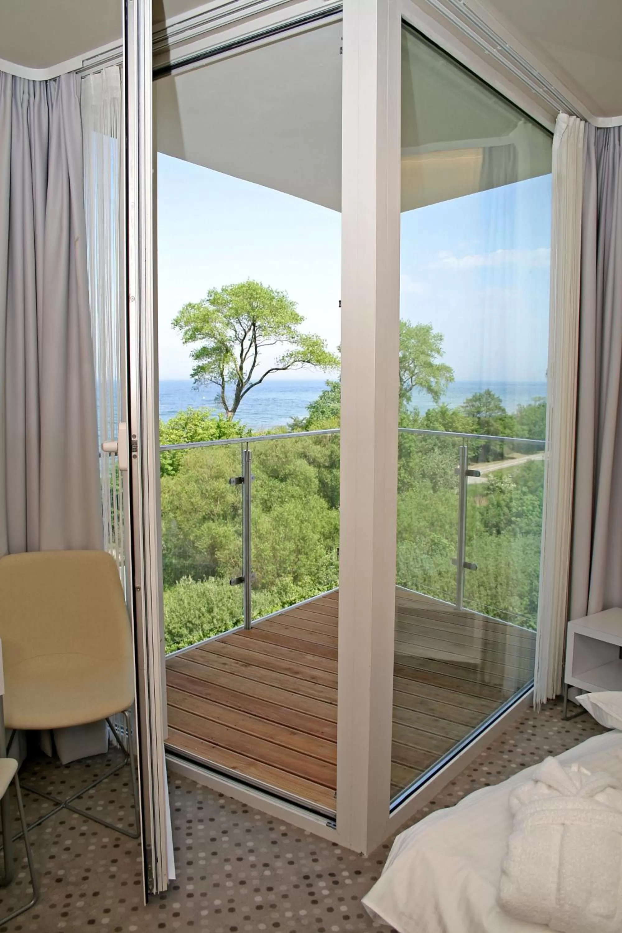 Sea view in Ultra Marine by Zdrojowa