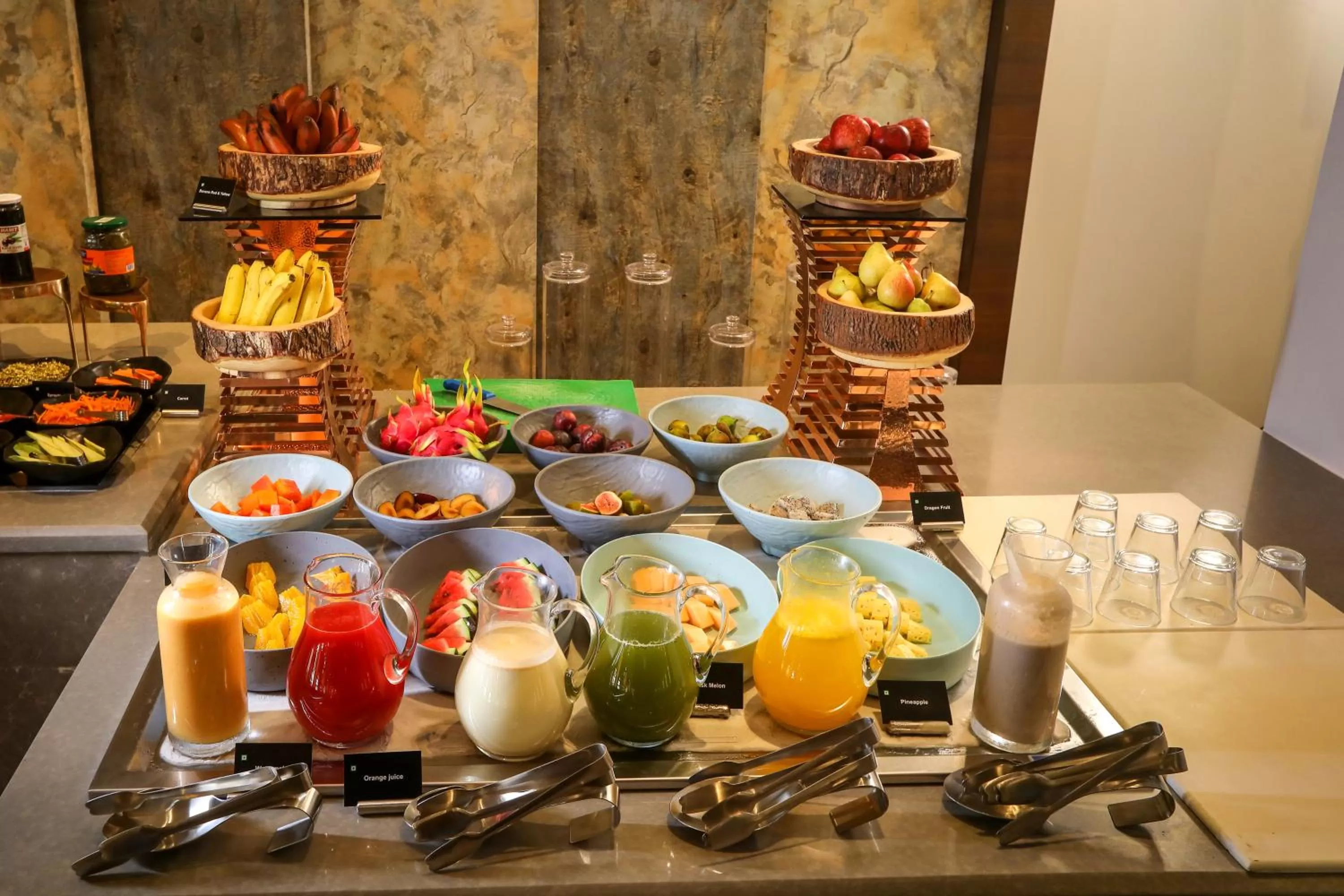 Restaurant/places to eat in Radisson Blu Hotel & Suites GRT Chennai