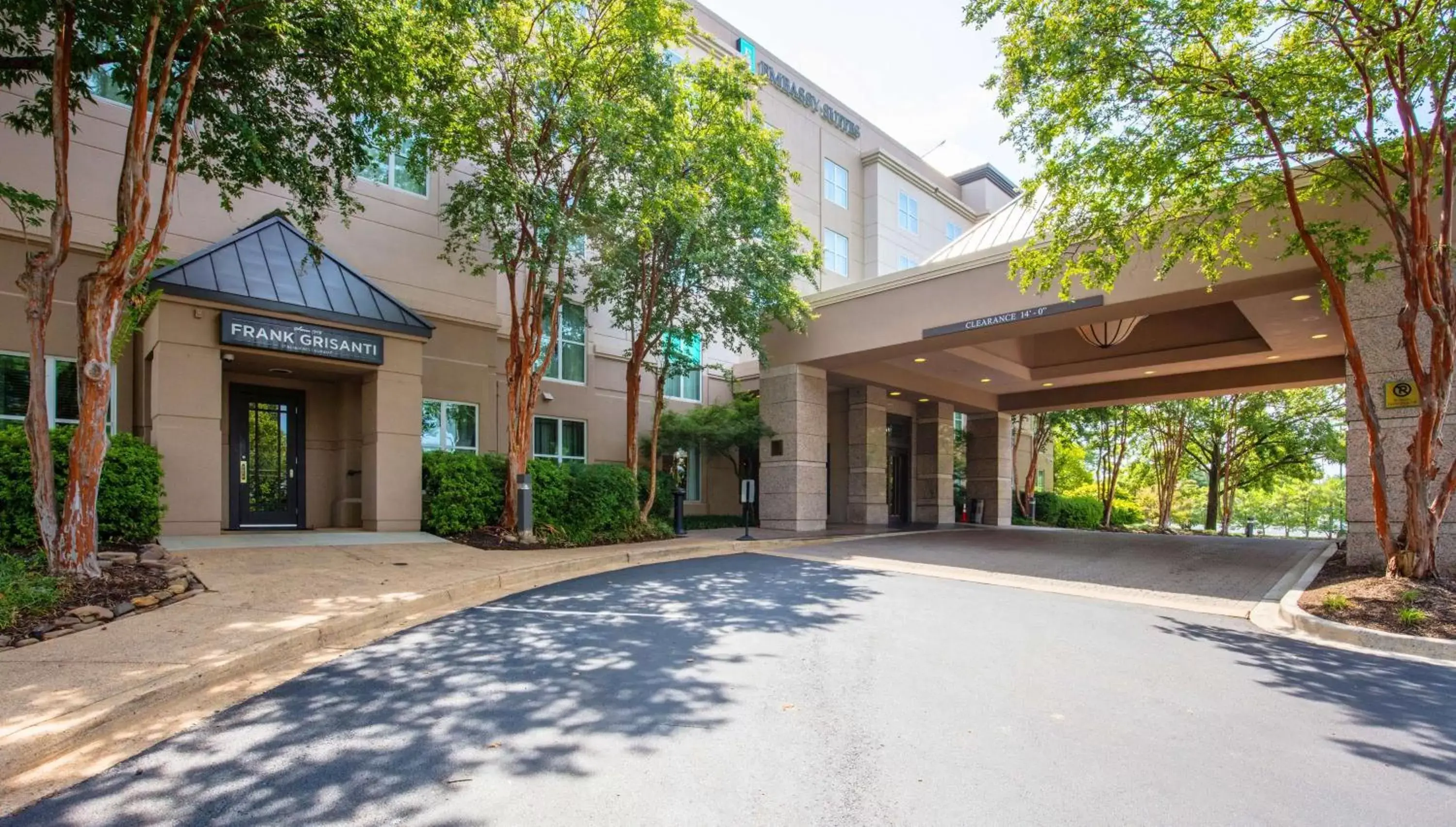 Property Building in Embassy Suites Memphis