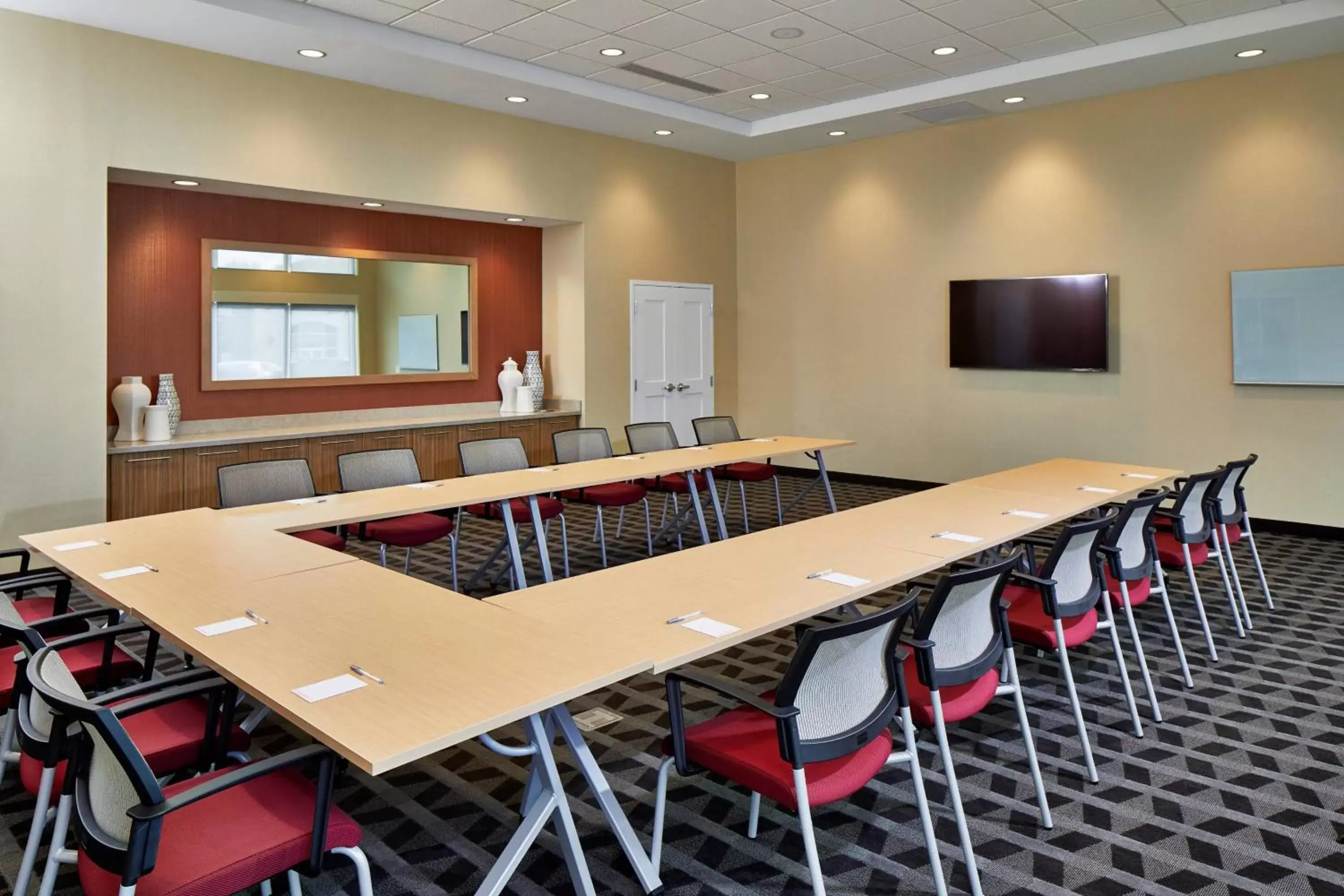 Meeting/conference room in TownePlace Suites by Marriott Columbus North - OSU