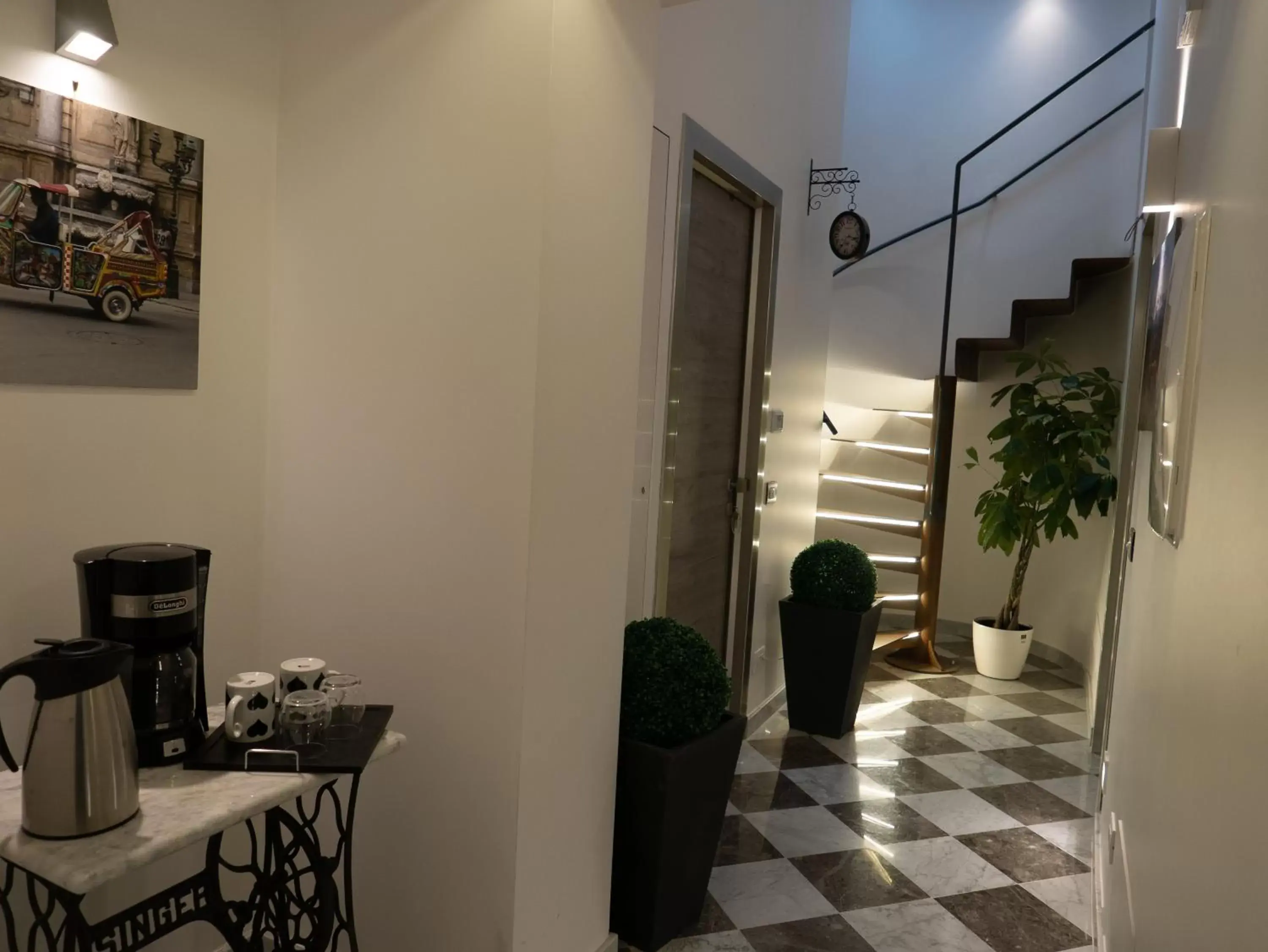 Coffee/tea facilities in San Francesco Rooms and Apartment with Terrace in Palermo