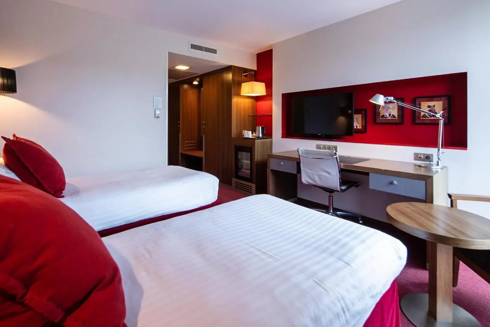 Bed in Crowne Plaza Montpellier Corum, an IHG Hotel